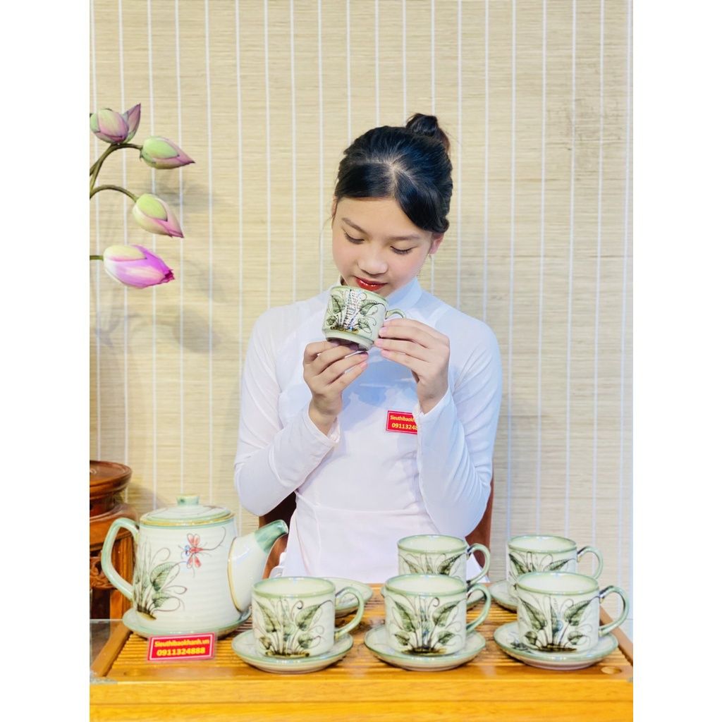 Bộ ấm chén họa tiết dân gian