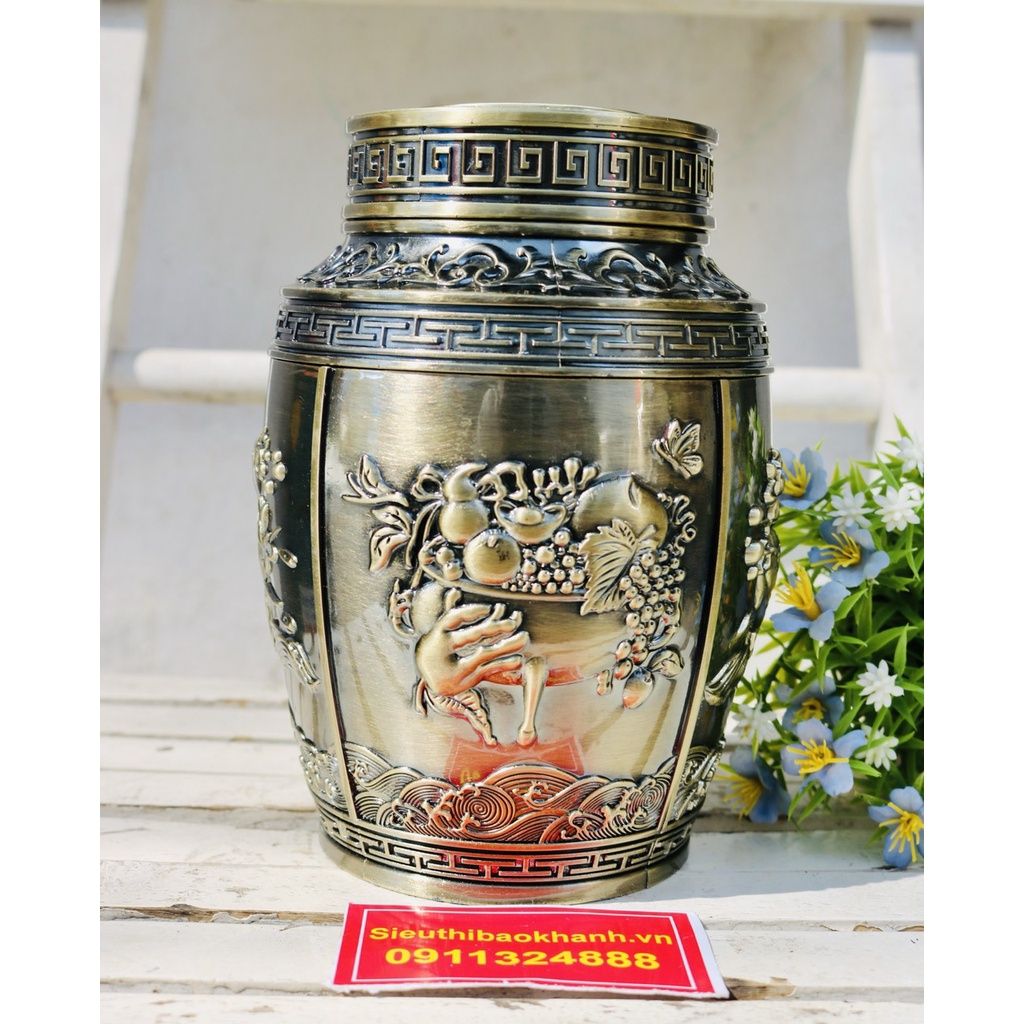 Hộp đựng chè đồng họa tiết lí ngư (cao 18cm)