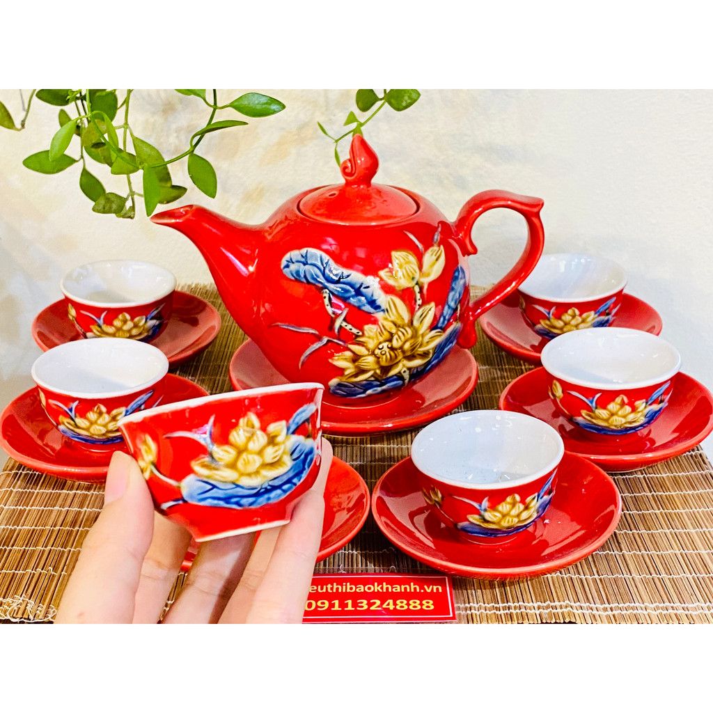 Bộ ấm chén men đỏ vẽ bông sen nổi độc đáo