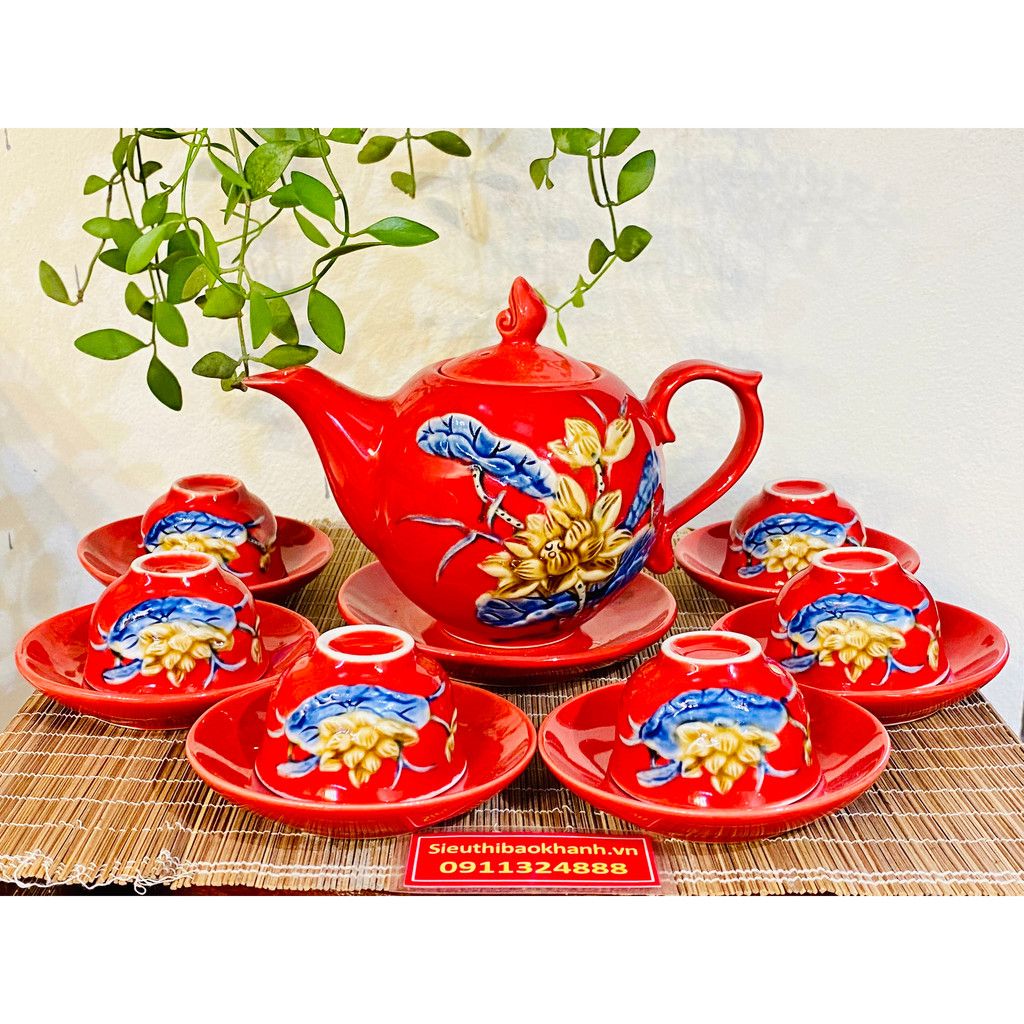 Bộ ấm chén men đỏ vẽ bông sen nổi độc đáo