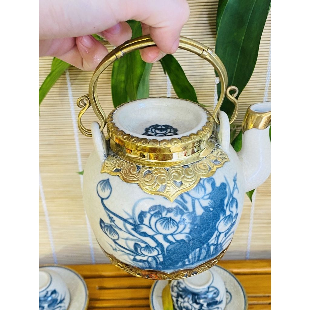 Bộ ấm chén men rạn họa tiết hoa sen bọc đồng