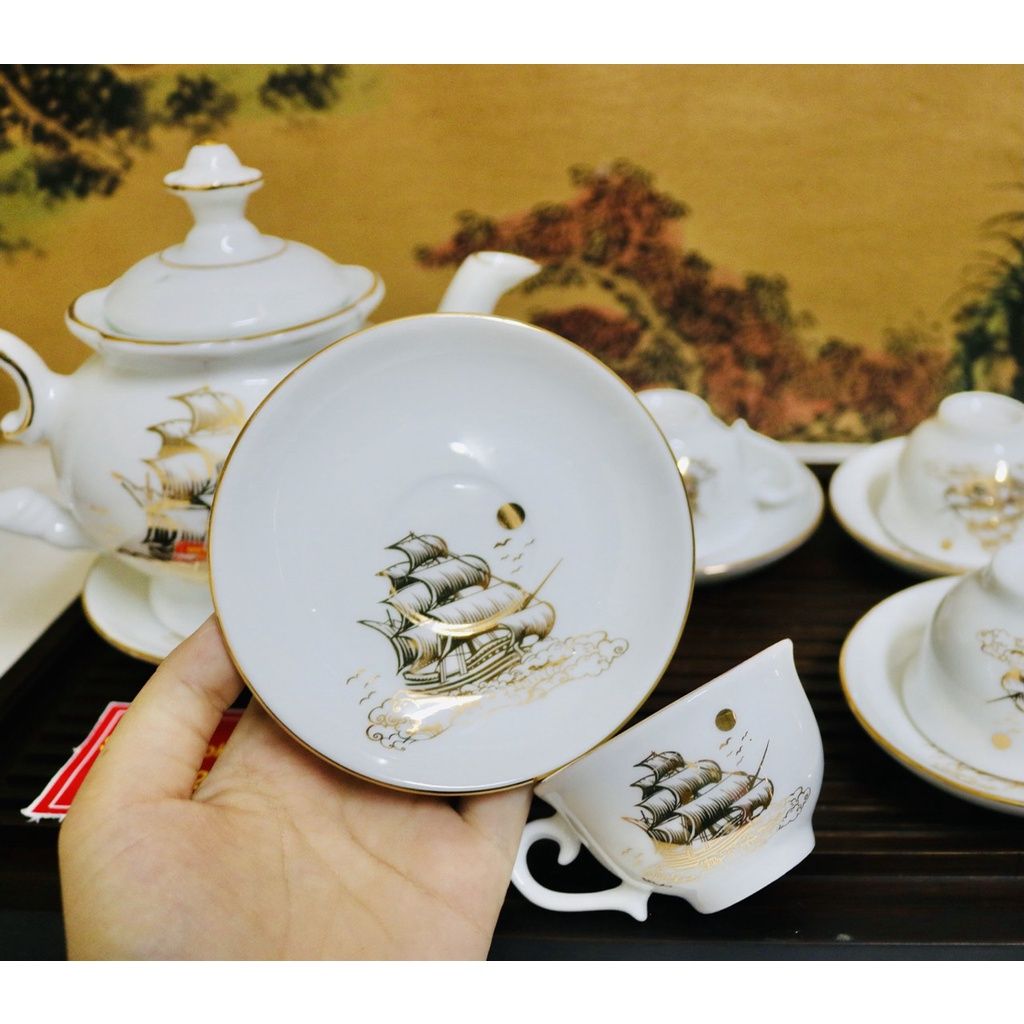 Bộ ấm men trắng vẽ vàng quà tặng xuất xứ Bát Tràng