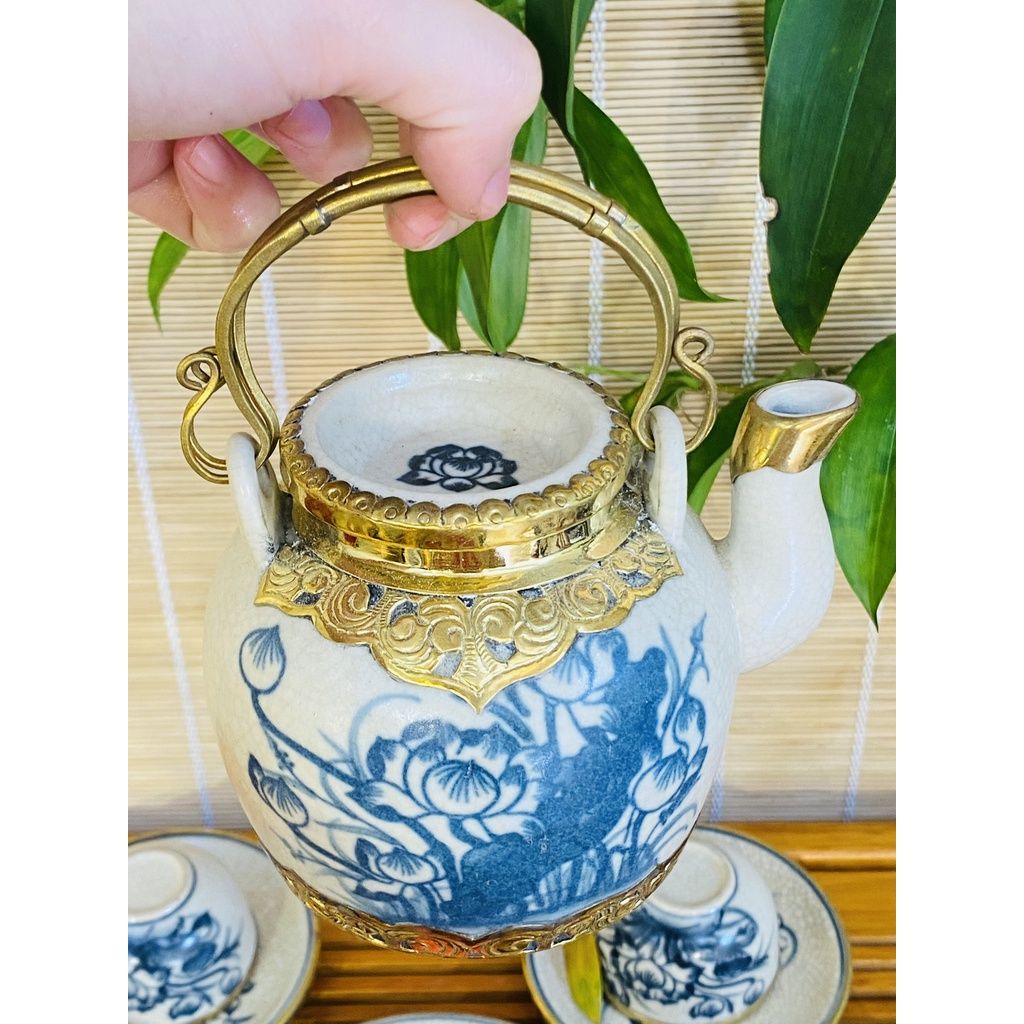 Bộ ấm chén men rạn họa tiết hoa sen bọc đồng
