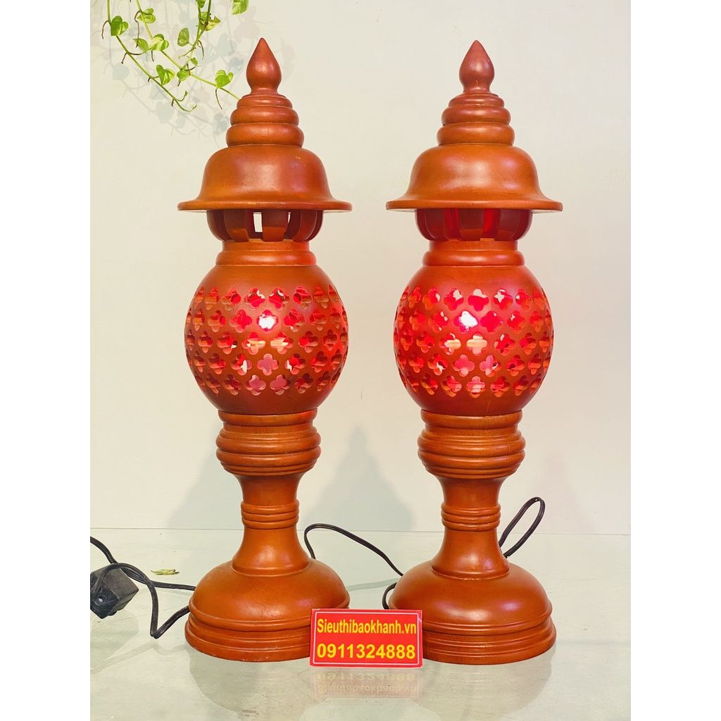 Cặp đèn thờ chất liệu gỗ hương cao cấp loại 50cm (có nút chỉnh sáng)