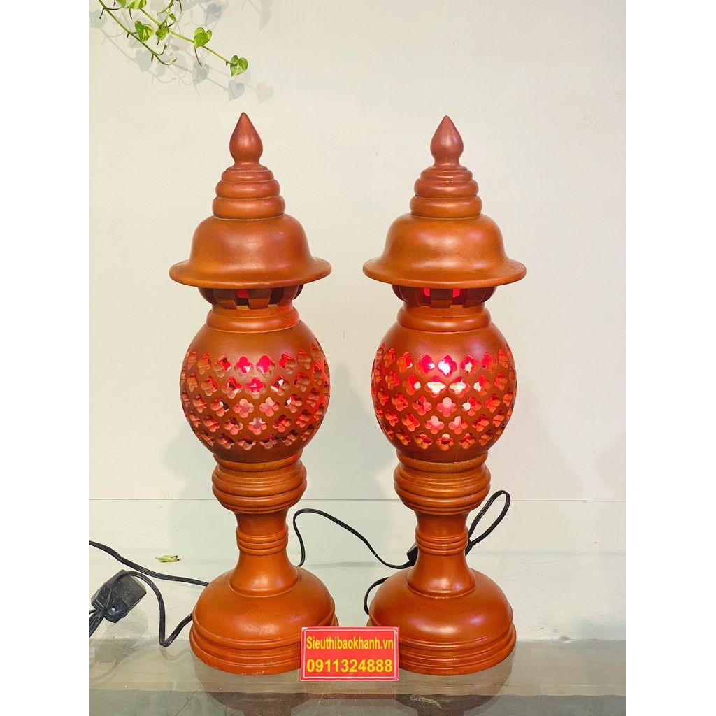 Cặp đèn thờ chất liệu gỗ hương cao cấp loại 50cm (có nút chỉnh sáng)