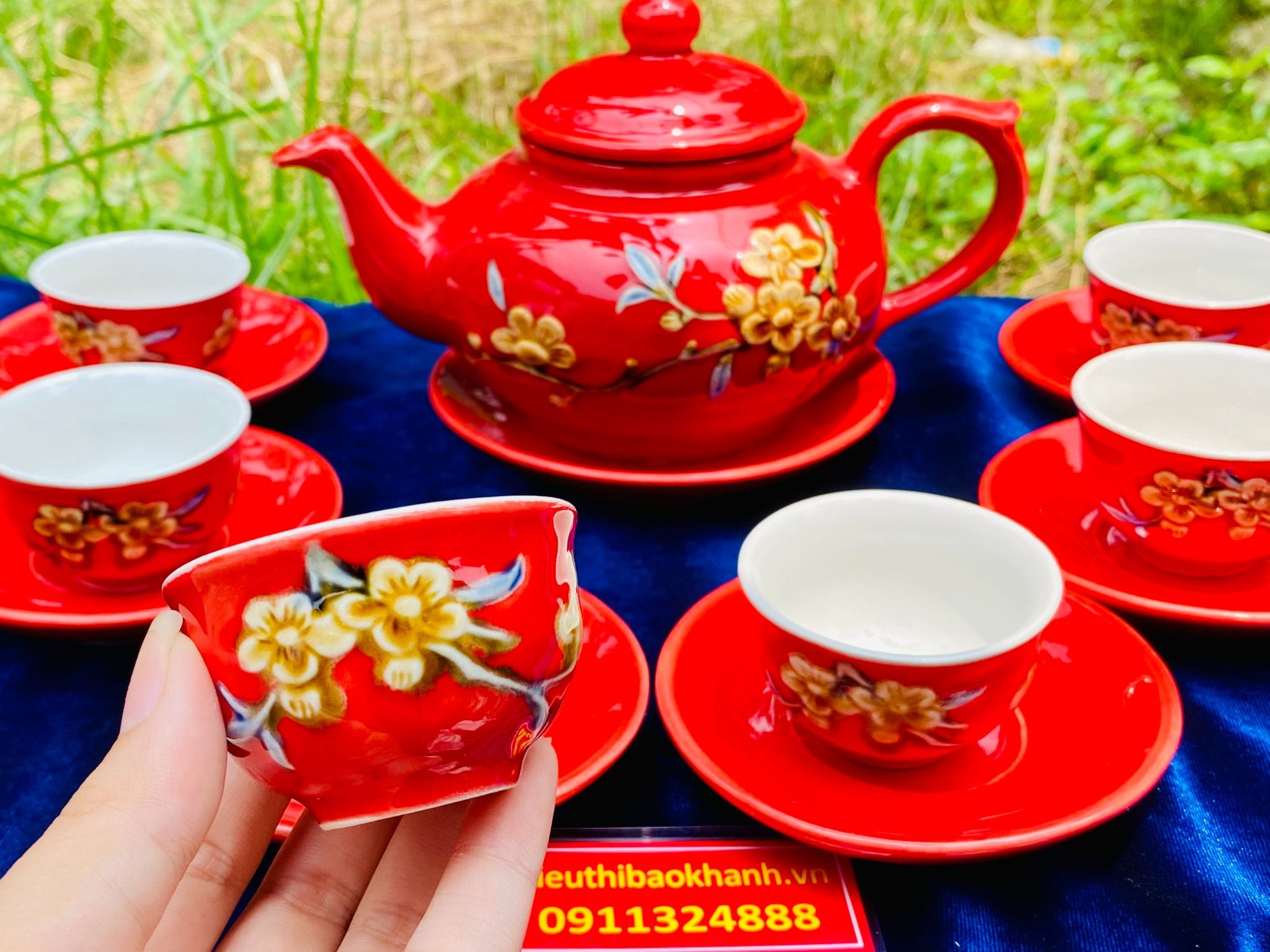 Bộ ấm chén pha chè hoa in nổi