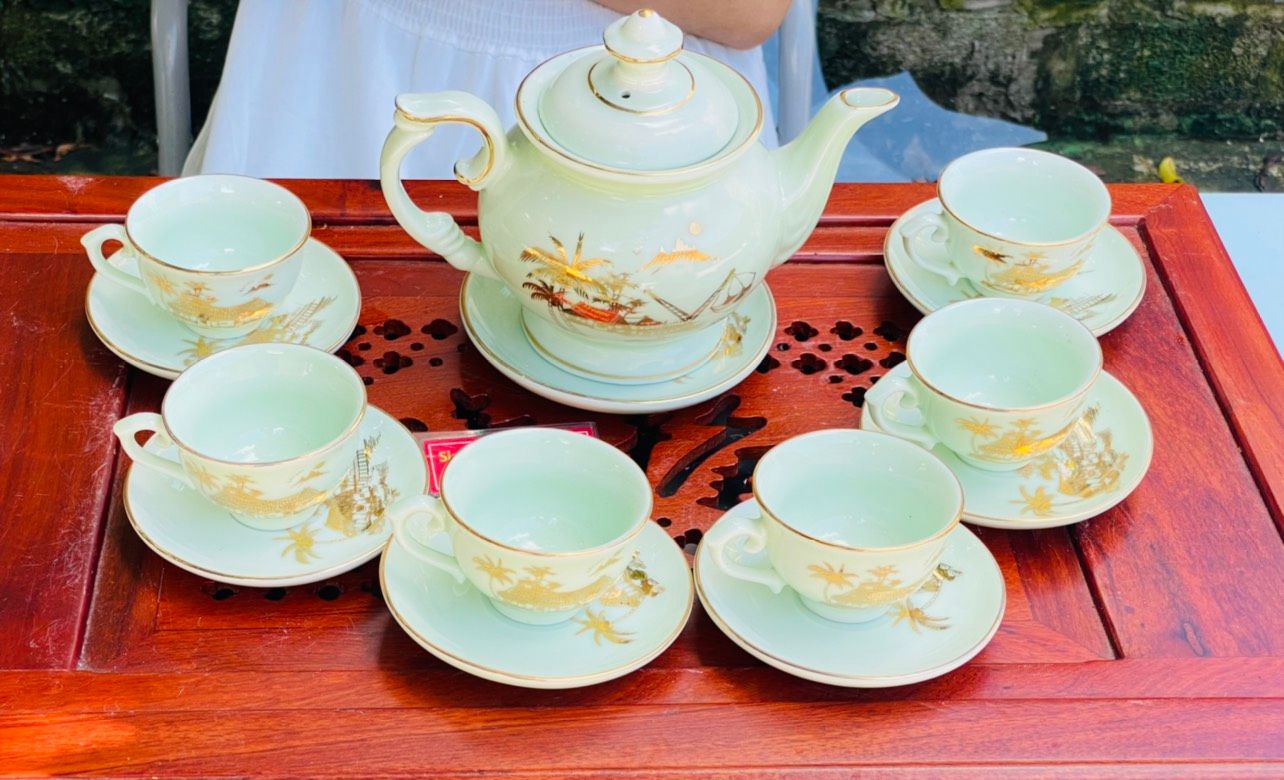 Bộ ấm chén gốm sứ