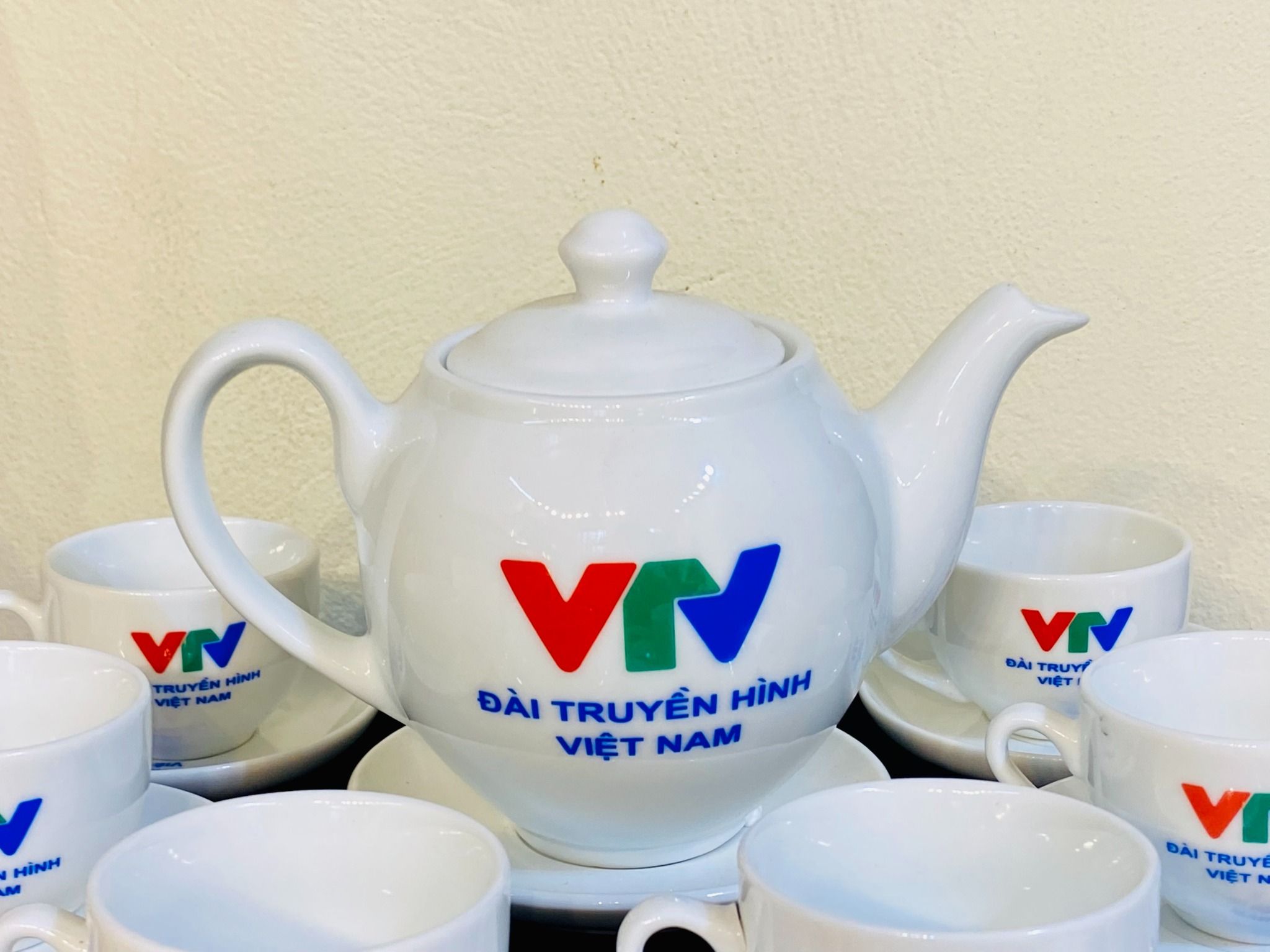  Bộ ấm chén vtv men trắng Bát Tràng 