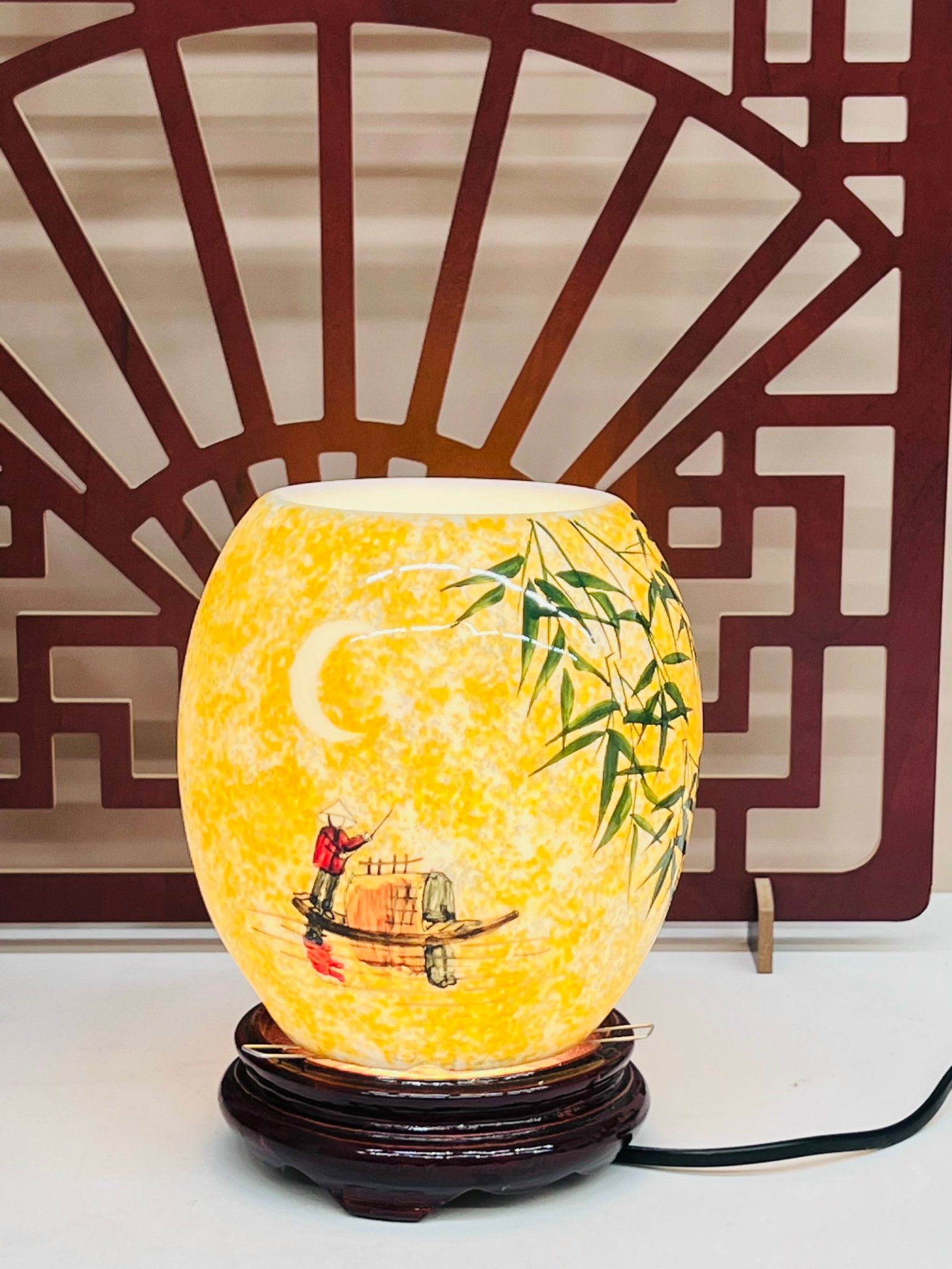 ĐÈN SỨ BOM XÔNG TINH DẦU HOẠ TIẾT