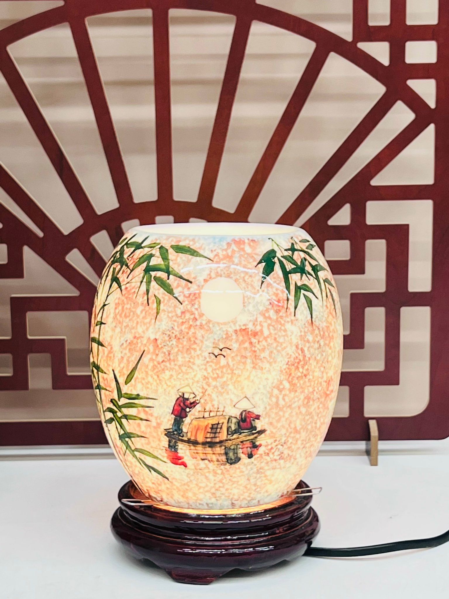 ĐÈN SỨ BOM XÔNG TINH DẦU HOẠ TIẾT