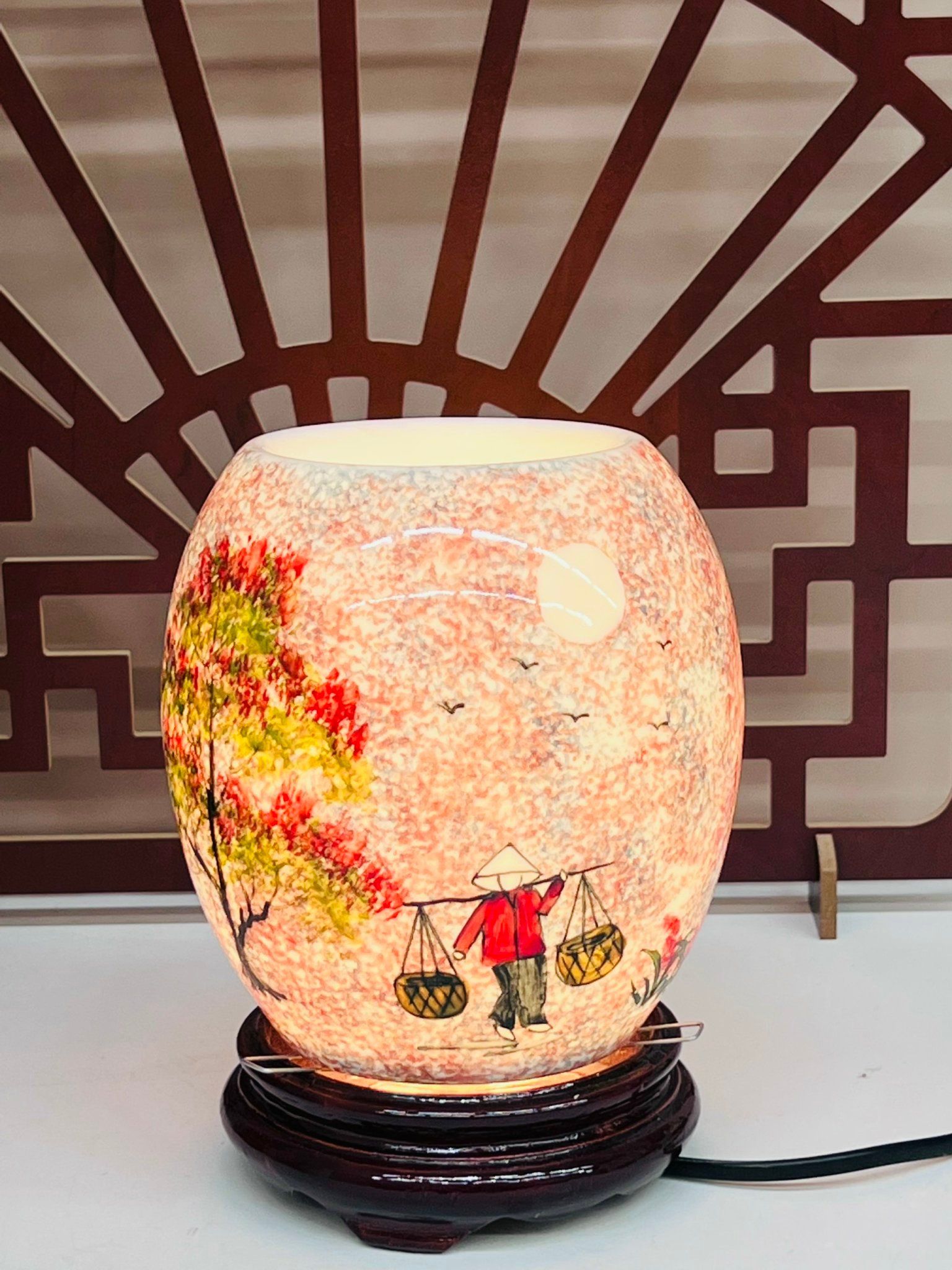 ĐÈN SỨ BOM XÔNG TINH DẦU HOẠ TIẾT
