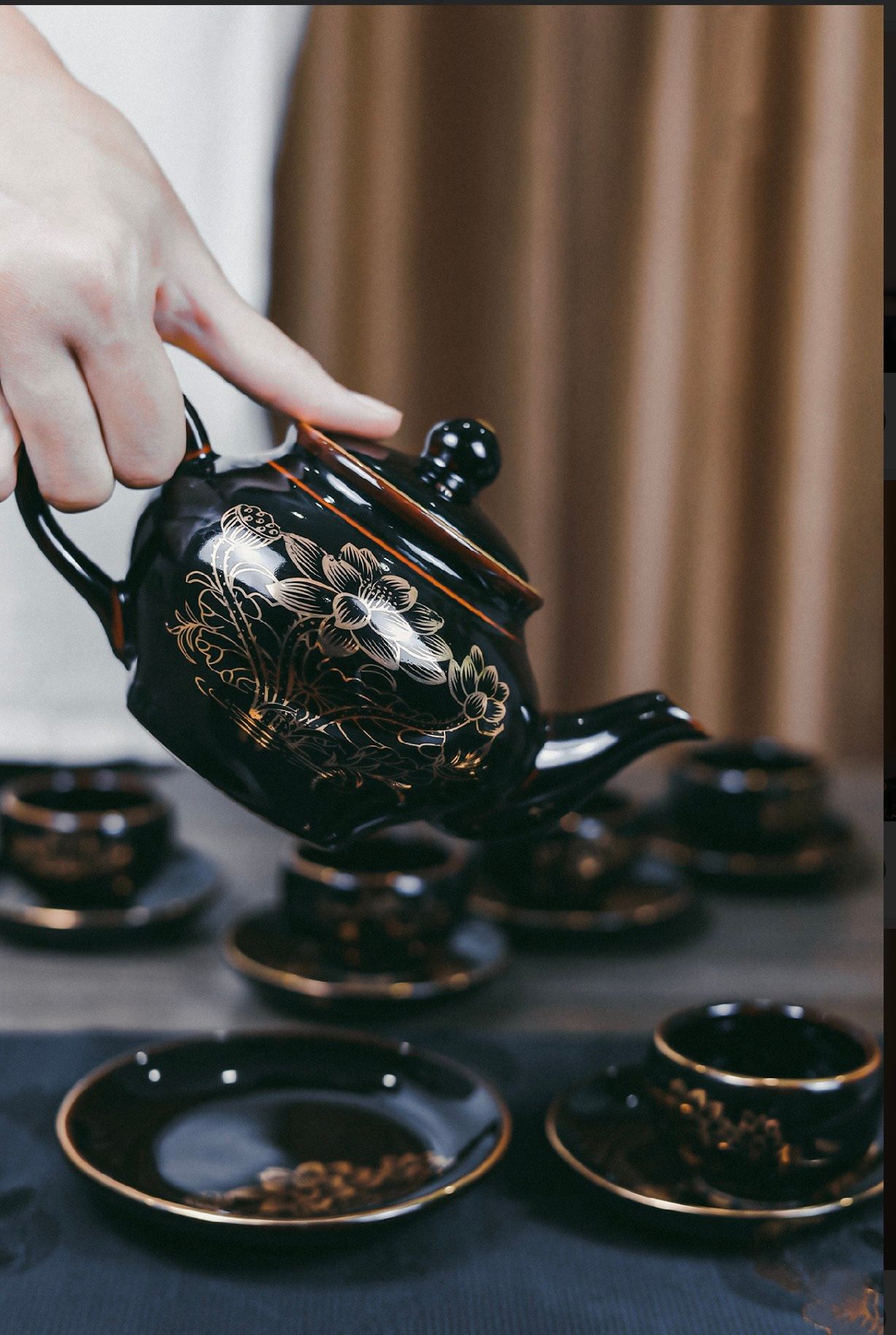 BỘ ẤM TRÀ SEN VÀNG (full phụ kiện)