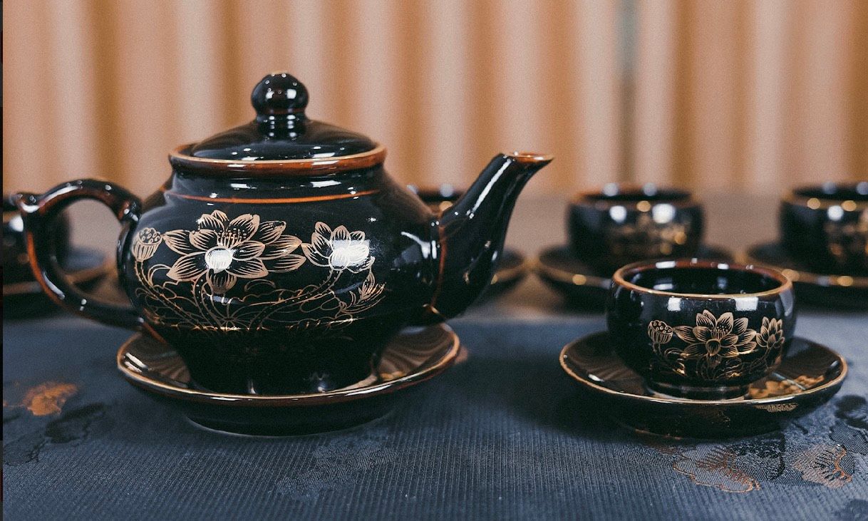 BỘ ẤM TRÀ SEN VÀNG (full phụ kiện)