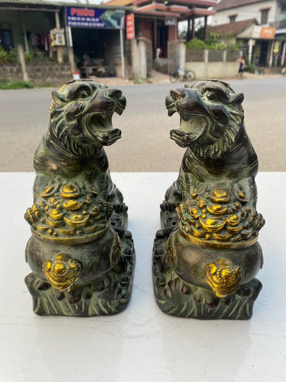 CẶP TƯỢNG HỔ ĐỒNG ÔM HŨ TIỀN