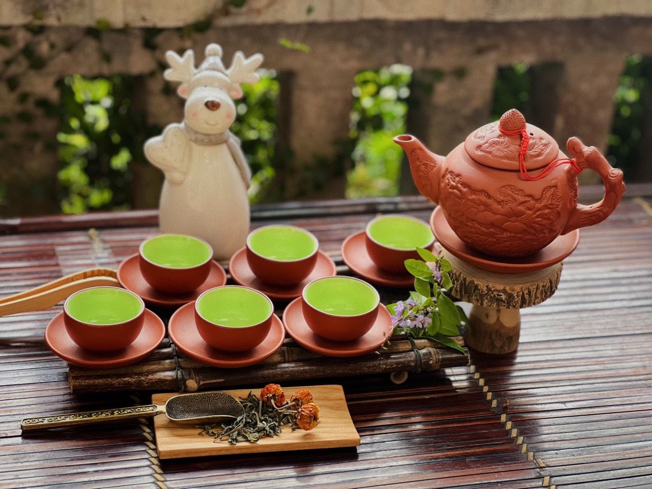 BỘ ẤM CHÉN KHẮC NỔI HOA CHÂM