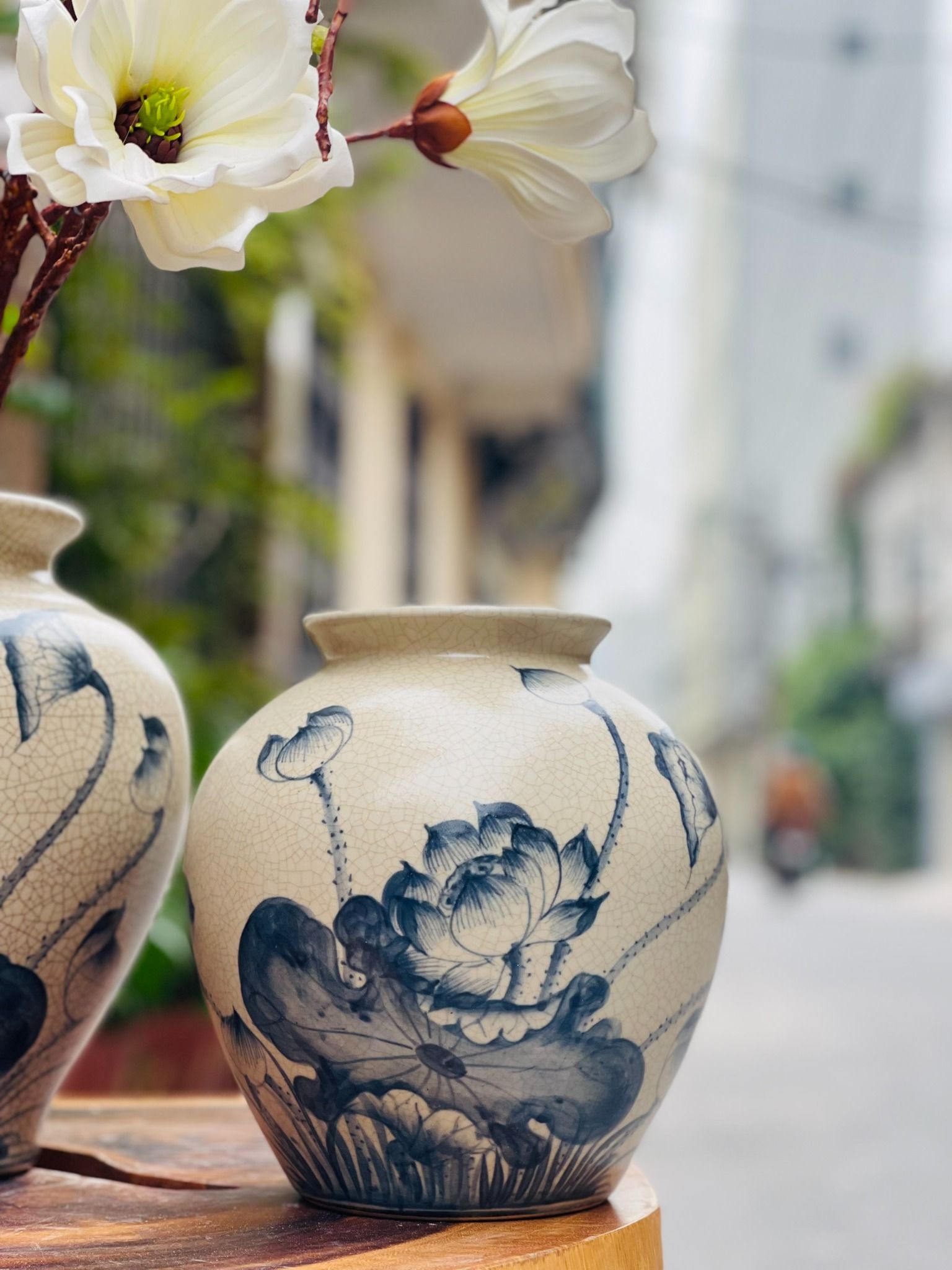 BÌNH MEN RẠN HOẠ TIẾT HOA SEN