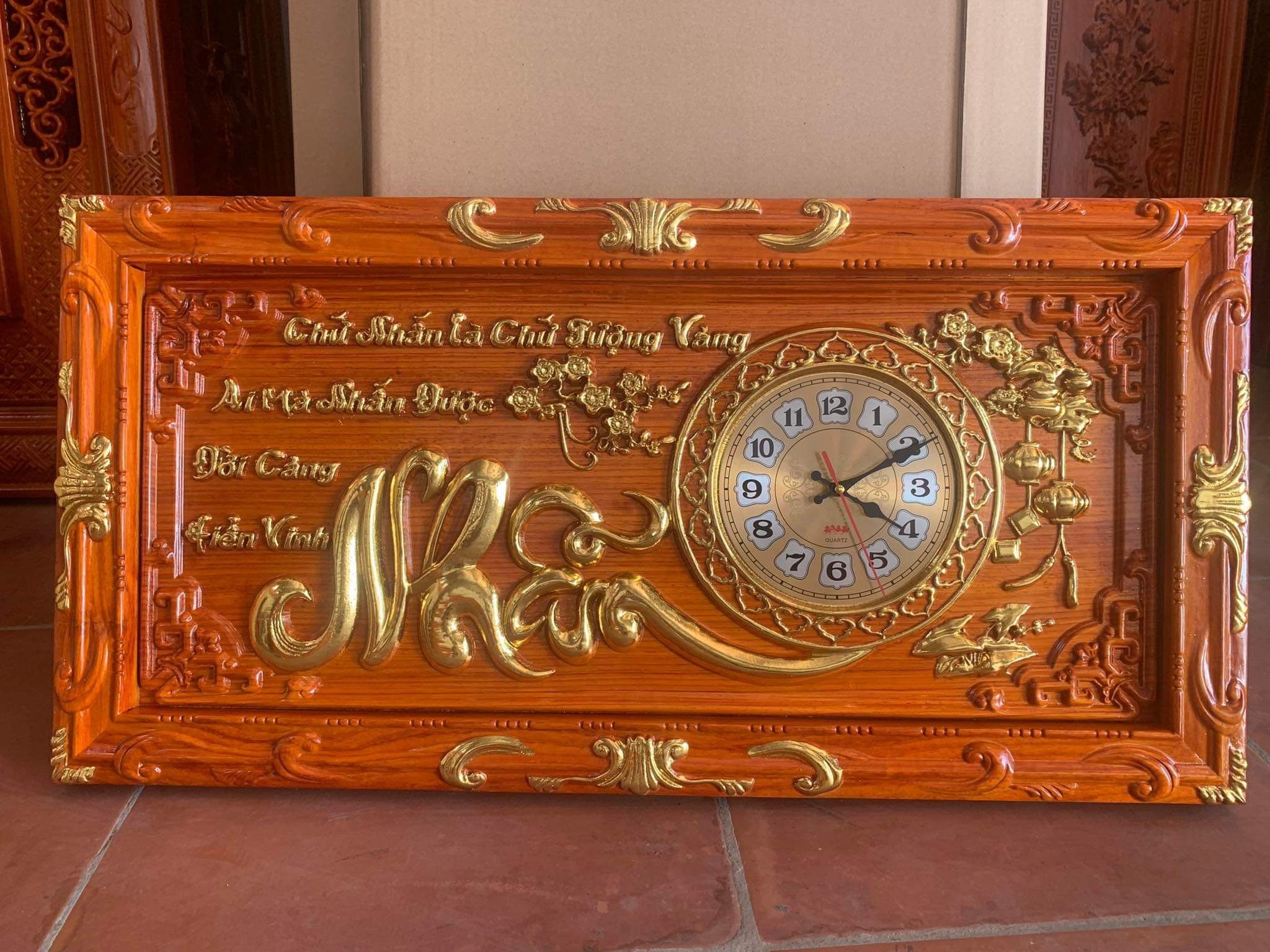 TRANH ĐỒNG HỒ THIẾT KỄ HÌNH CHỮ NHẪN GỖ HƯƠNG ĐỎ