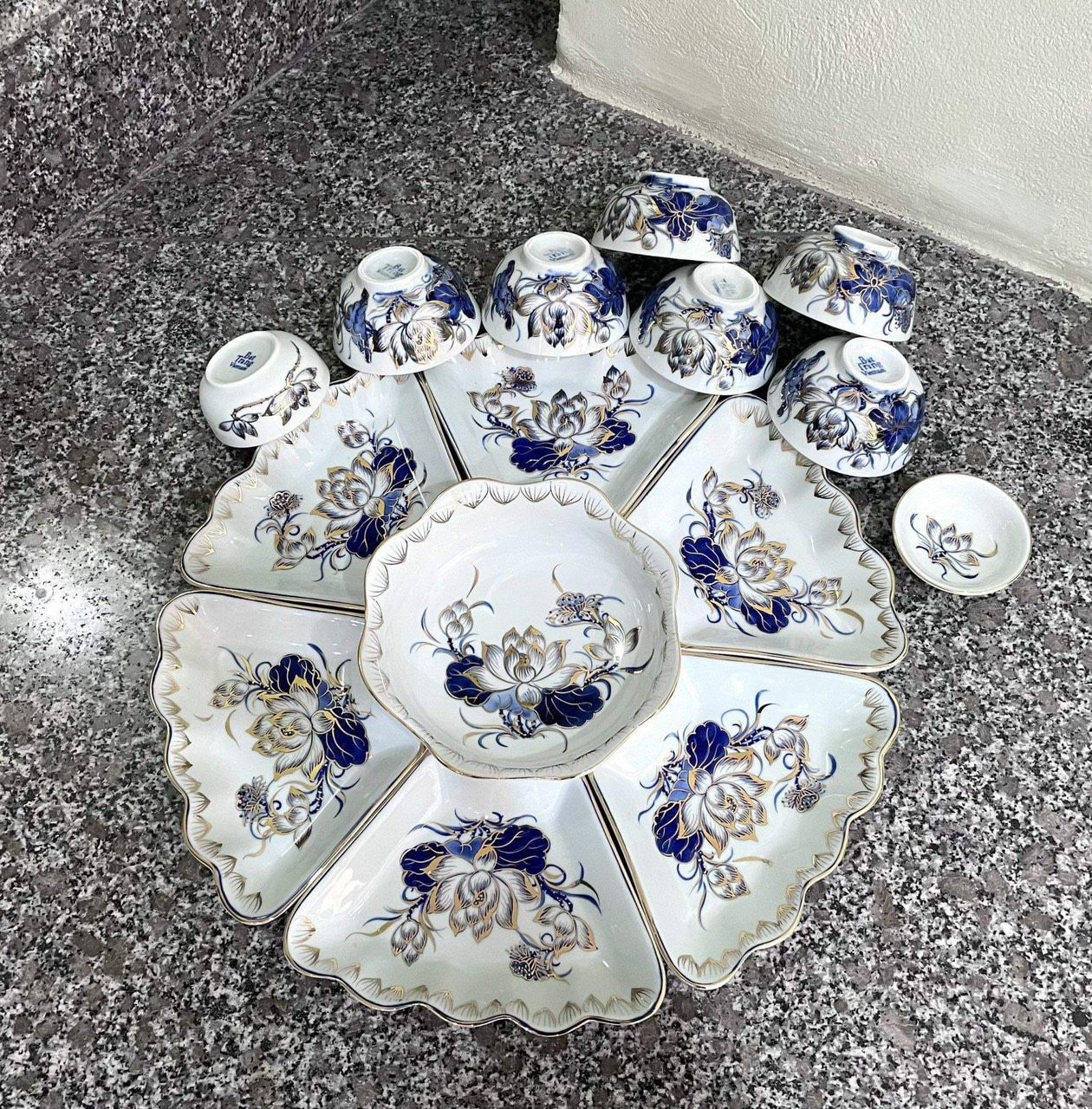 BỘ BÁT ĐĨA THỜ CÚNG VẼ HOA MẶT TRỜI 15 MÓN ĐK 45CM