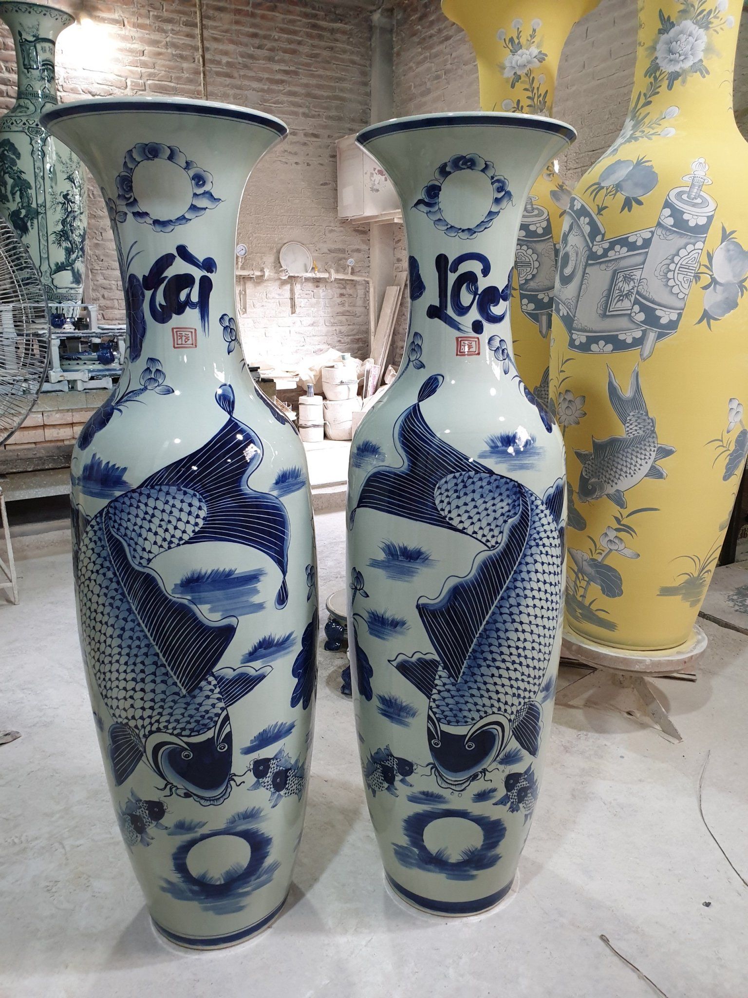 LỘC BÌNH MEN RẠN HOẠ TIẾT CÁ CHÉP 1M6