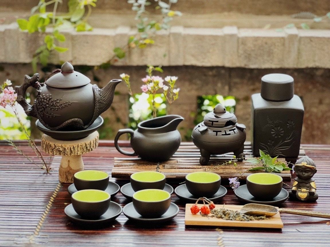 BỘ ẤM CHÉN BÁT TRÀNG SA TỬ DÁNG CÂY (KÈM PHỤ KIỆN)