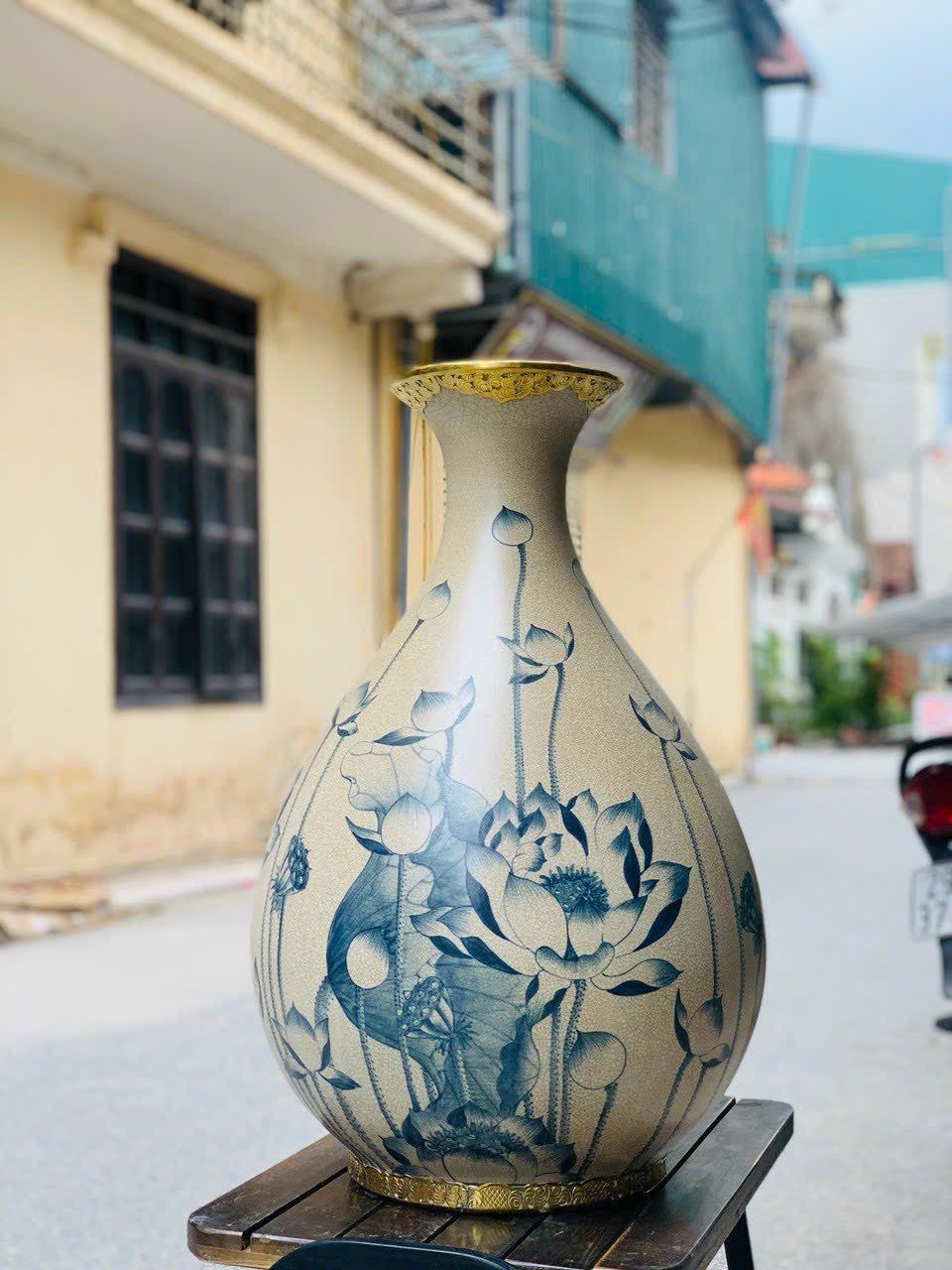 BÌNH TỲ BÀ VẼ SEN BỌC ĐỒNG 65CM