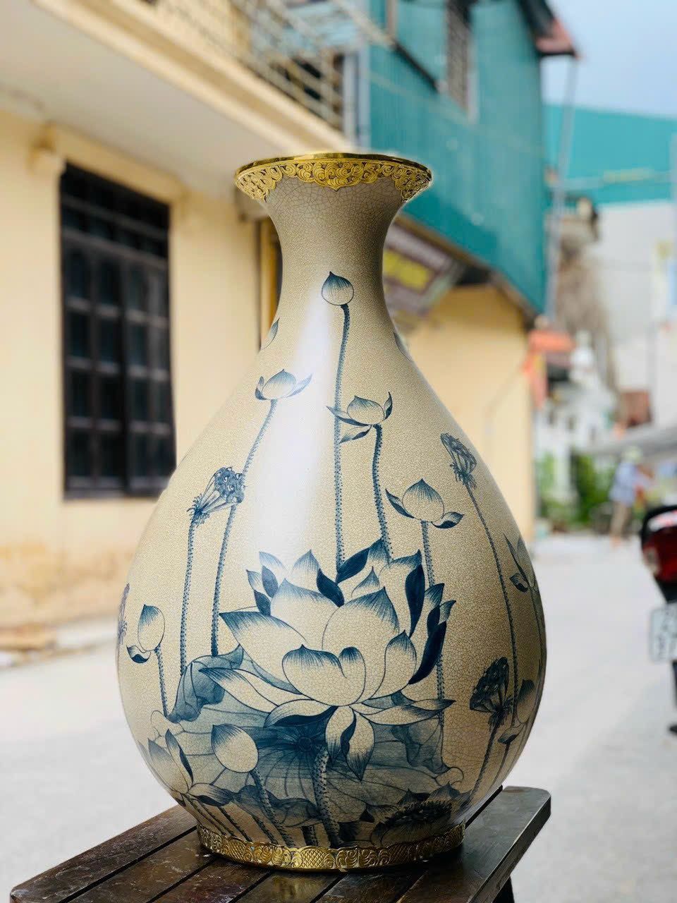 BÌNH TỲ BÀ VẼ SEN BỌC ĐỒNG 65CM