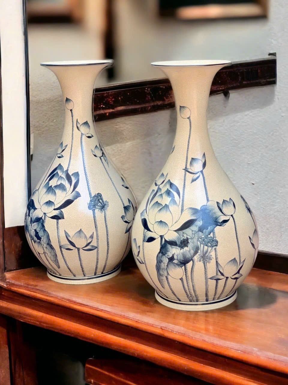 BÌNH GỐM DÁNG TỲ BÀ BÁT TRÀNG MEN RẠN VẼ HOA SEN 58CM