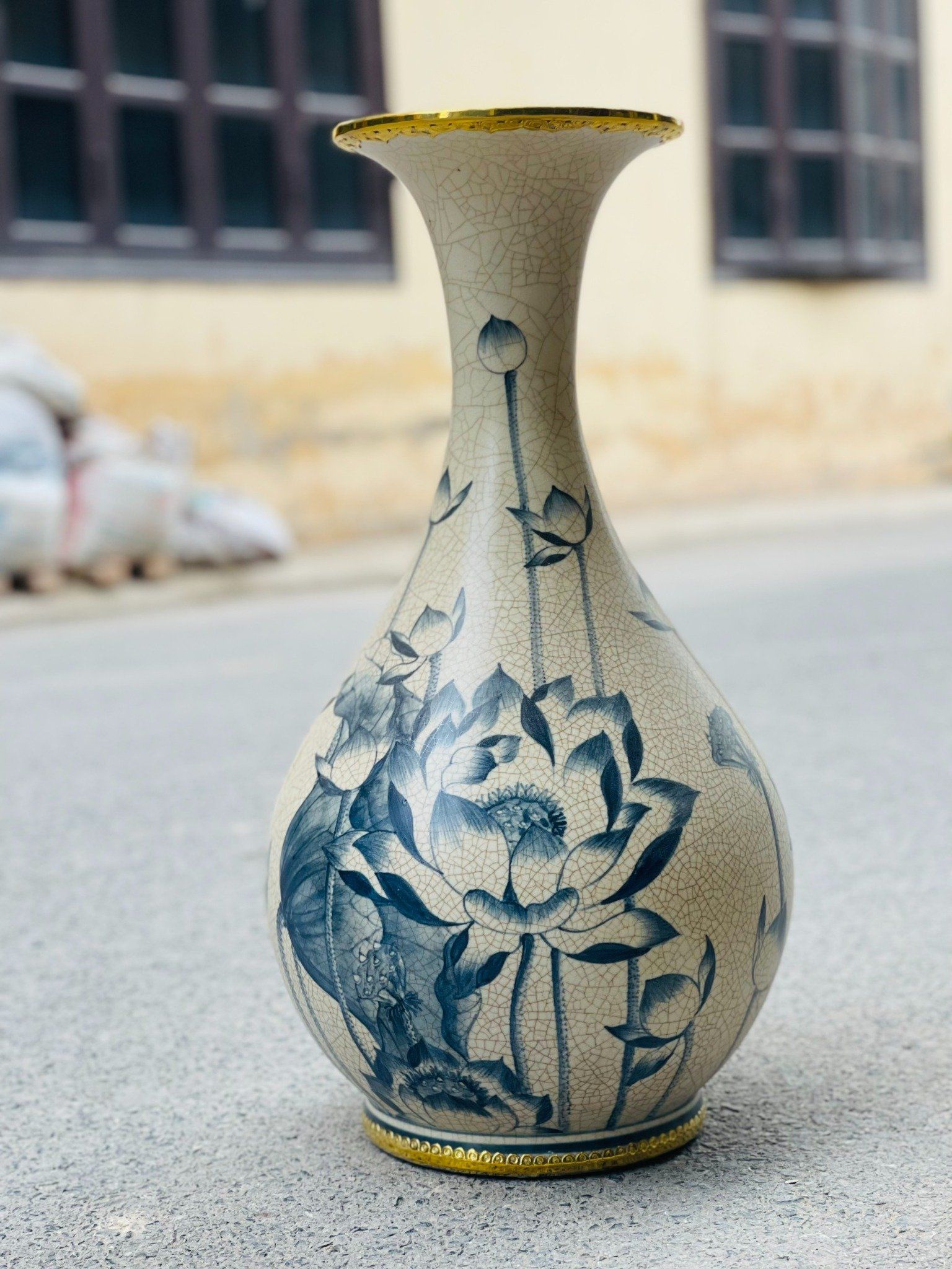 TỲ BÀ BÁT TRÀNG MEN RẠN VẼ HOA SEN BỌC VÀNG CAO CẤP 58CM