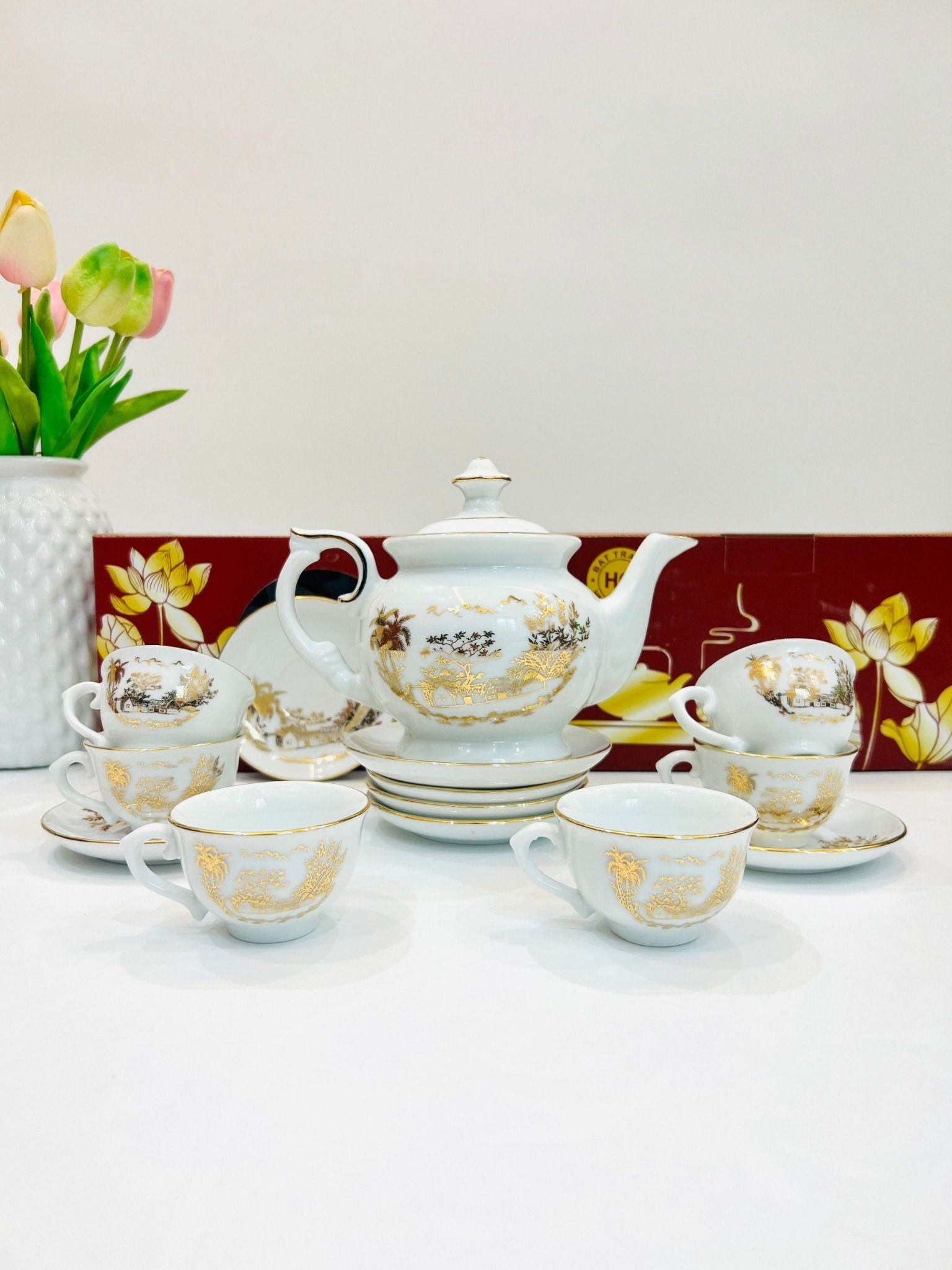 BỘ ẤM CHÉN HOẠ TIẾT VẼ VÀNG CAO CẤP 650ML (NHIỀU MẪU)