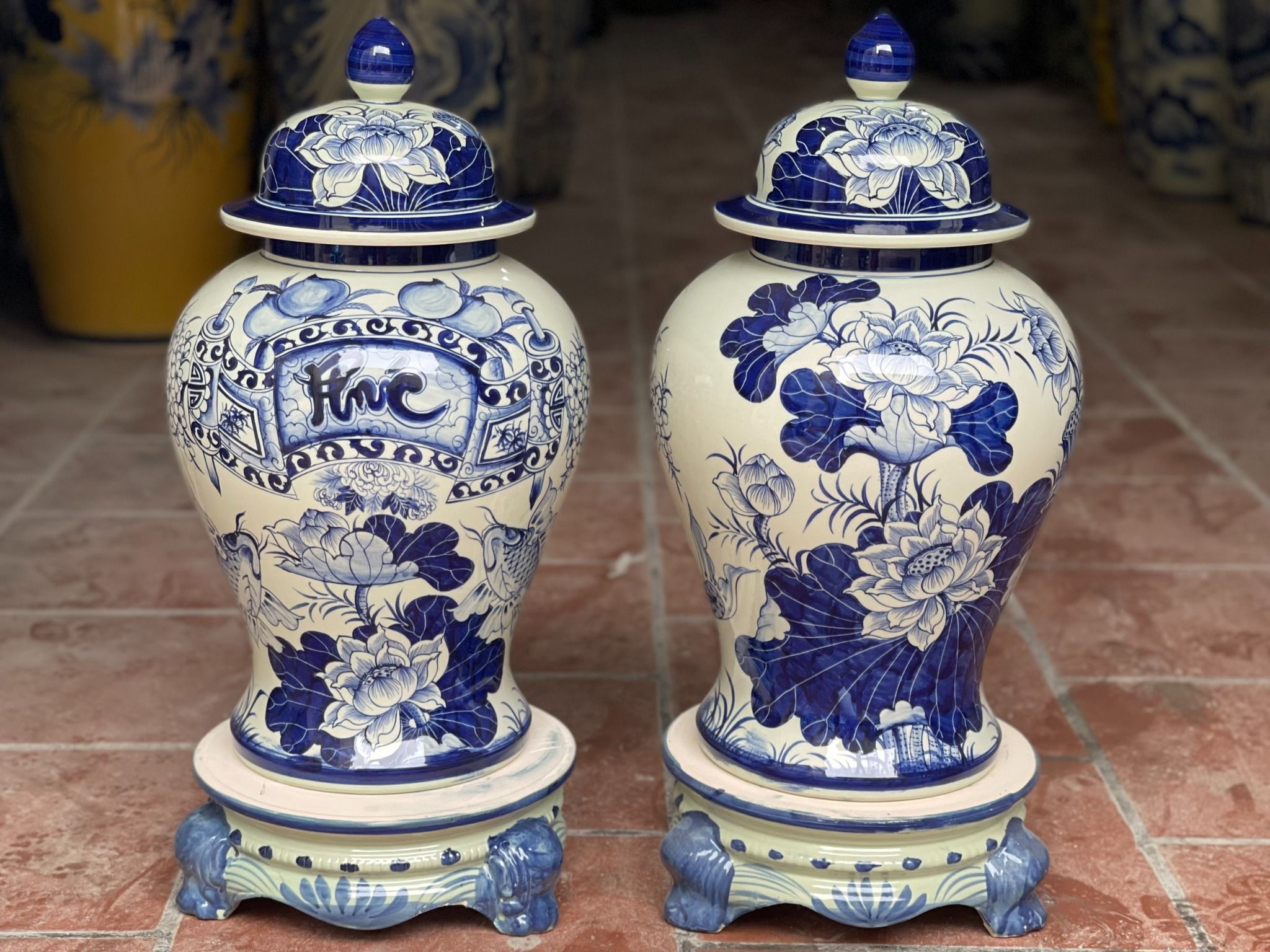 CHOÉ VẼ KỸ HÌNH HOA SEN CHỮ PHÚC - ĐỨC (MẪU 20L VÀ 35L)