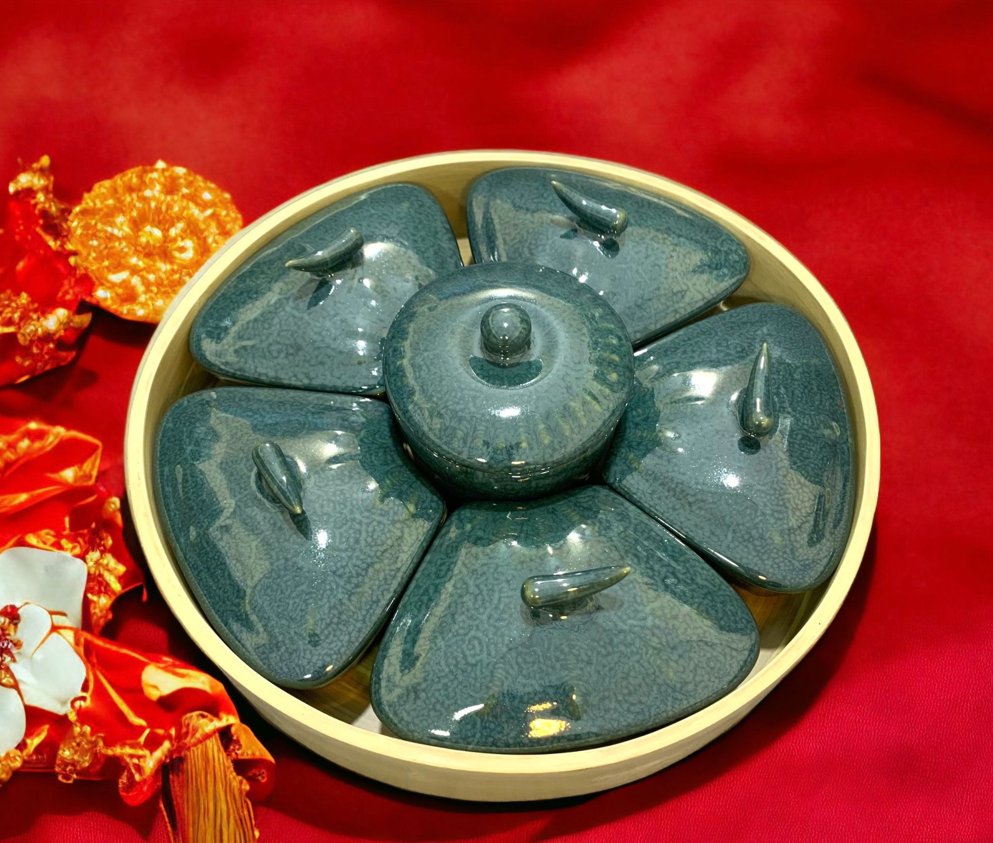 KHAY MỨT TẾT HÌNH HOA ĐÀO MEN CẨM THẠCH