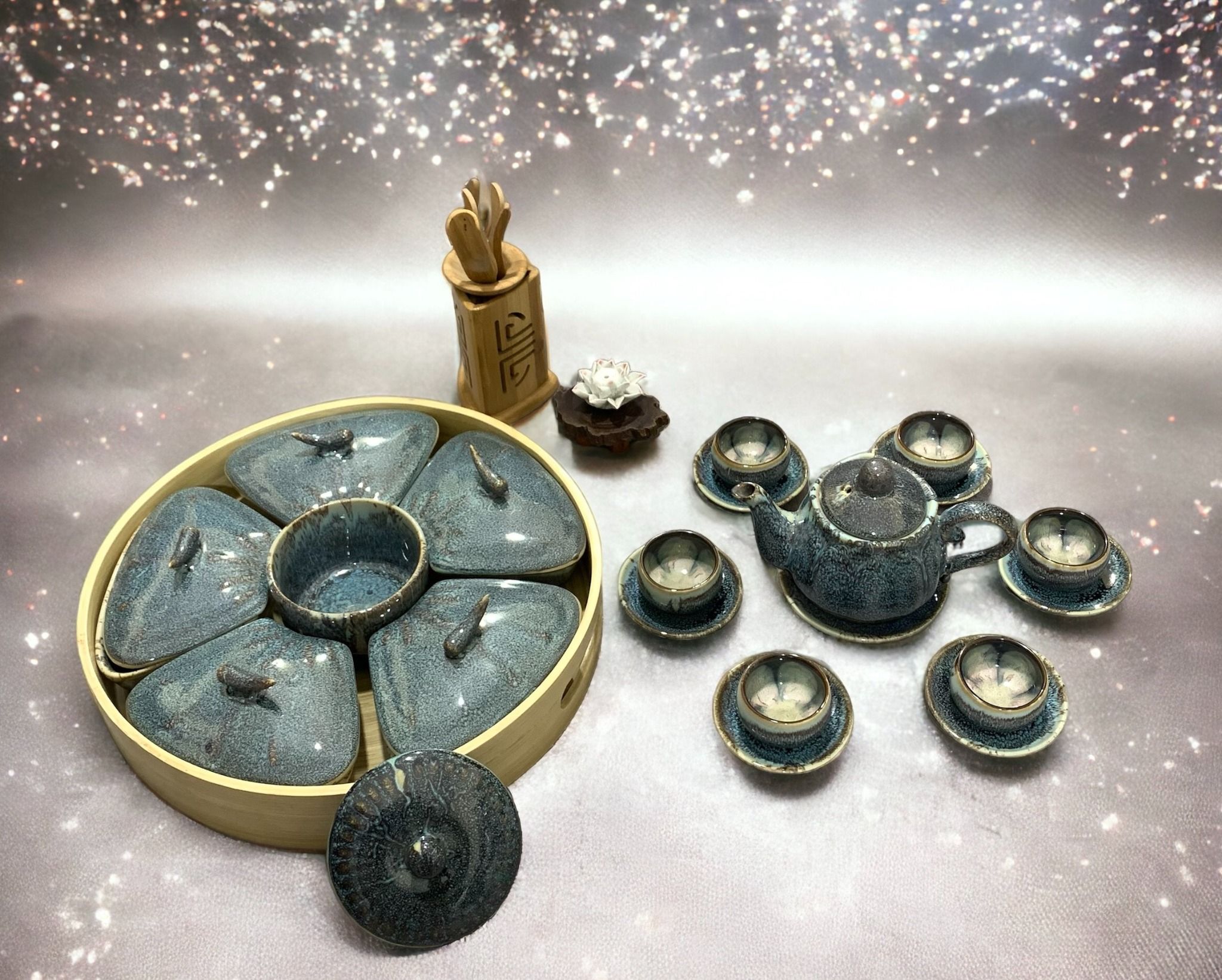 KHAY MỨT TẾT HÌNH HOA ĐÀO MEN CẨM THẠCH