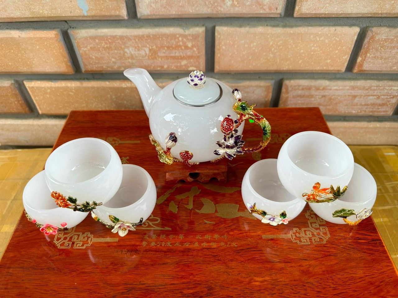 BỘ ẤM TRÀ BẠCH NGỌC ONYX CHẠM HOA TINH TẾ