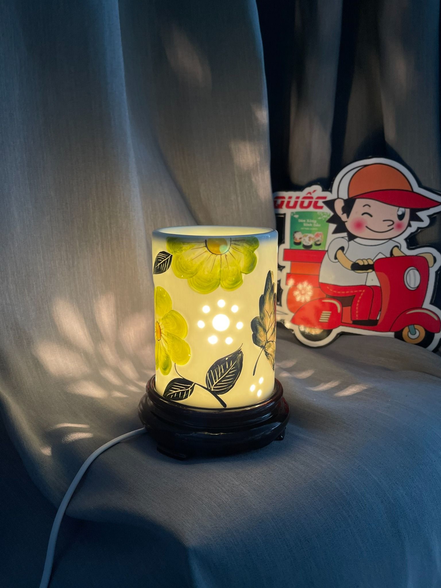 ĐÈN TRỤ HOA NỔI TINH XẢO