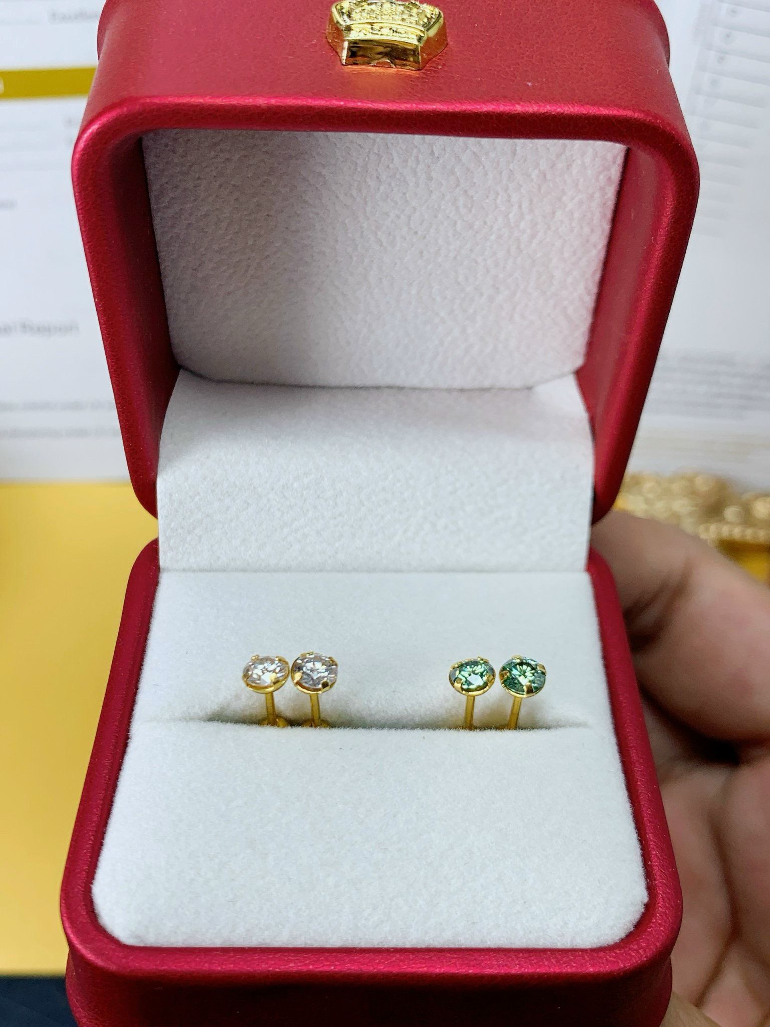 Bông tai Kim Cương Moissanite vàng 10k xoáy gen đá 4LY