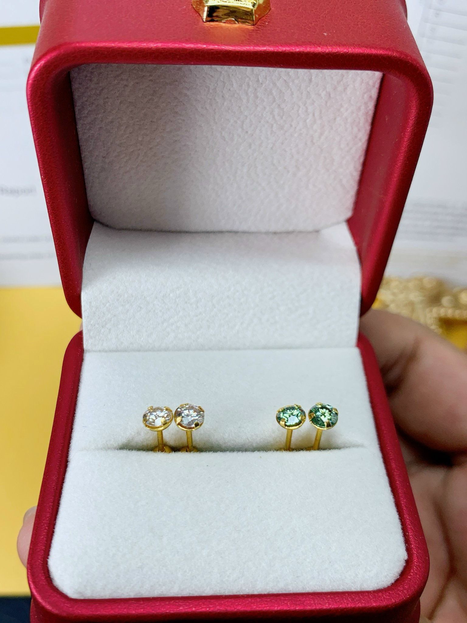 Bông tai Kim Cương Moissanite vàng 10k xoáy gen đá 4LY