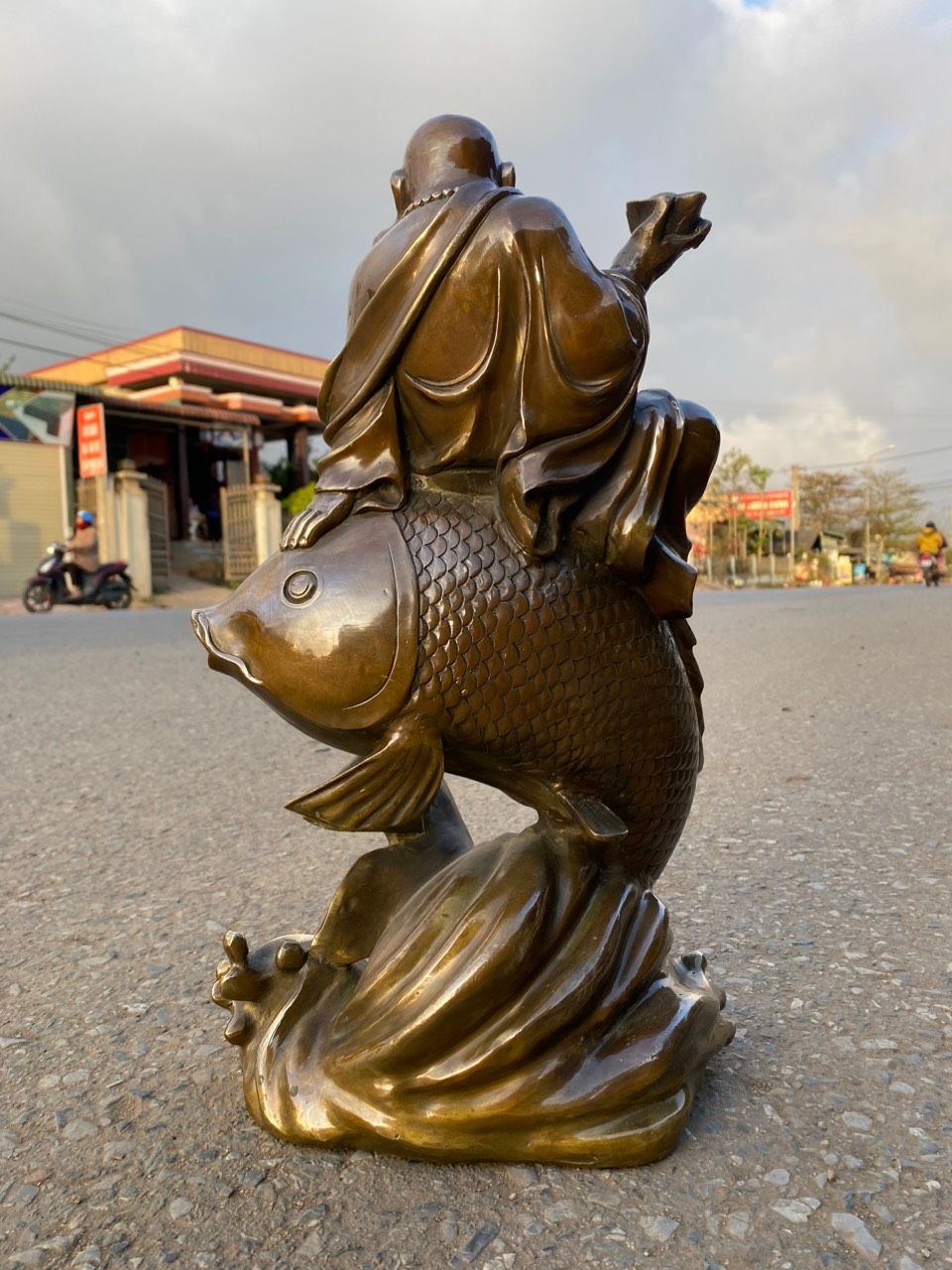 TÔN TƯỢNG DI LẶC CƯỠI CÁ CHÉP