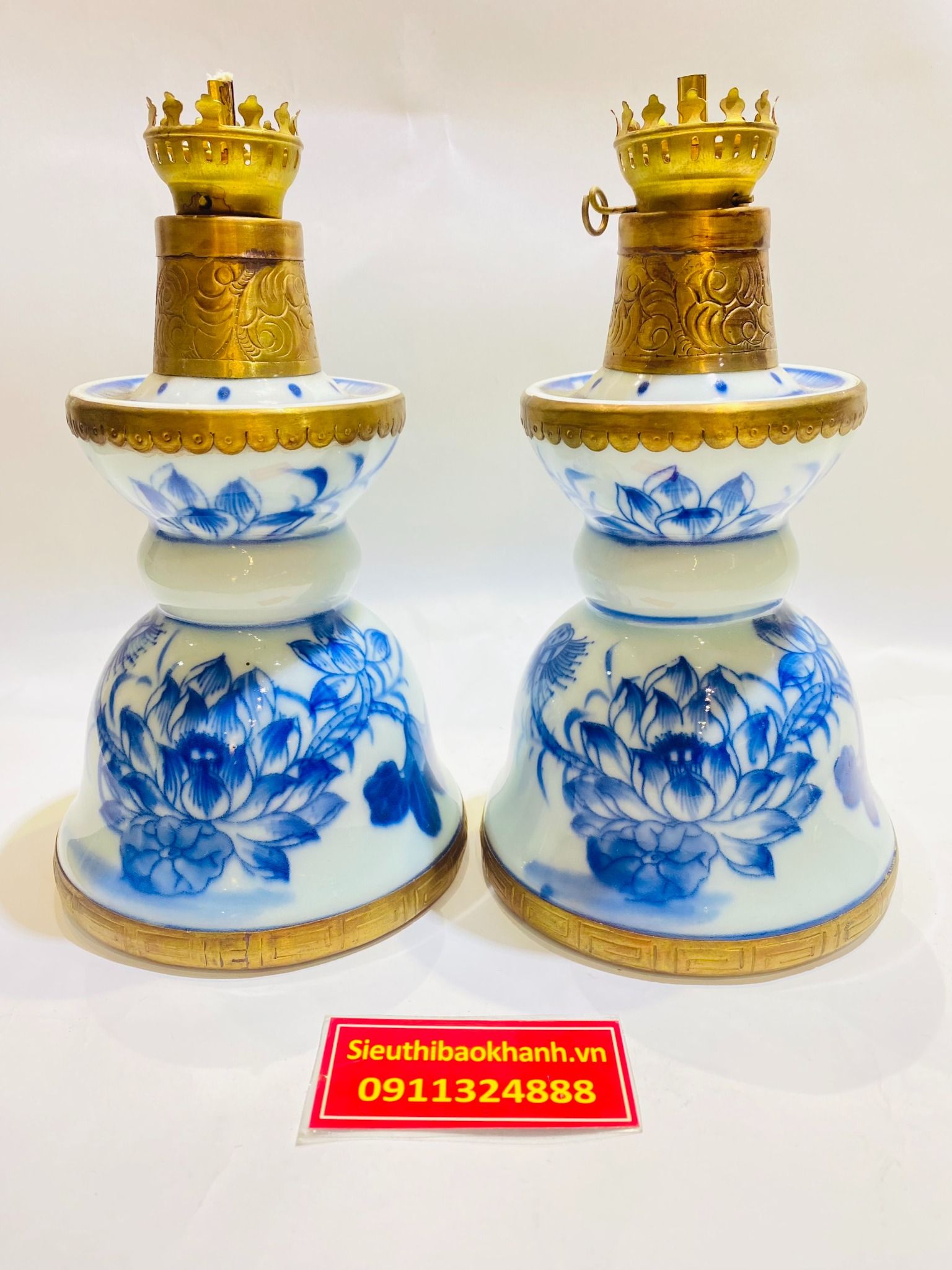 Đèn tháp rồng bọc đồng