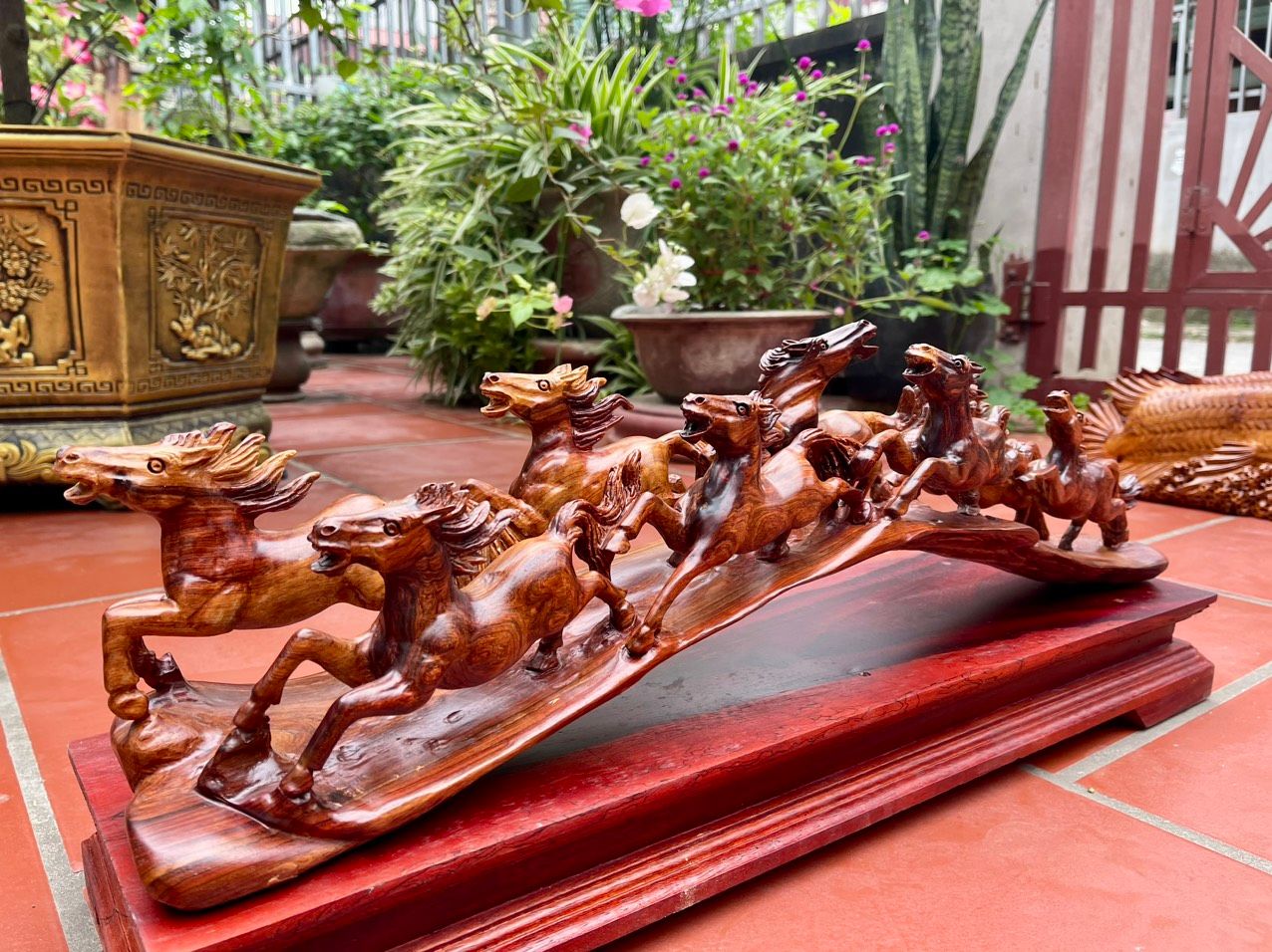 Điêu Khắc Gỗ Cầu Bát Mã