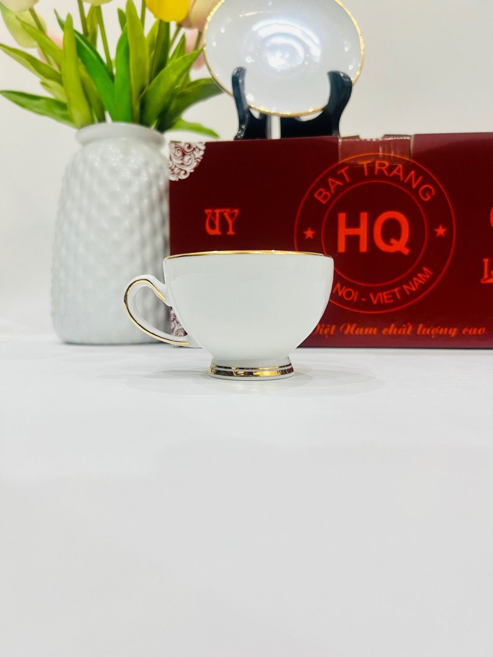Bộ Ấm Trà và Tách Sứ: Sự Kết Hợp Tinh Tế Giữa Nghệ Thuật và Thực Tiễn