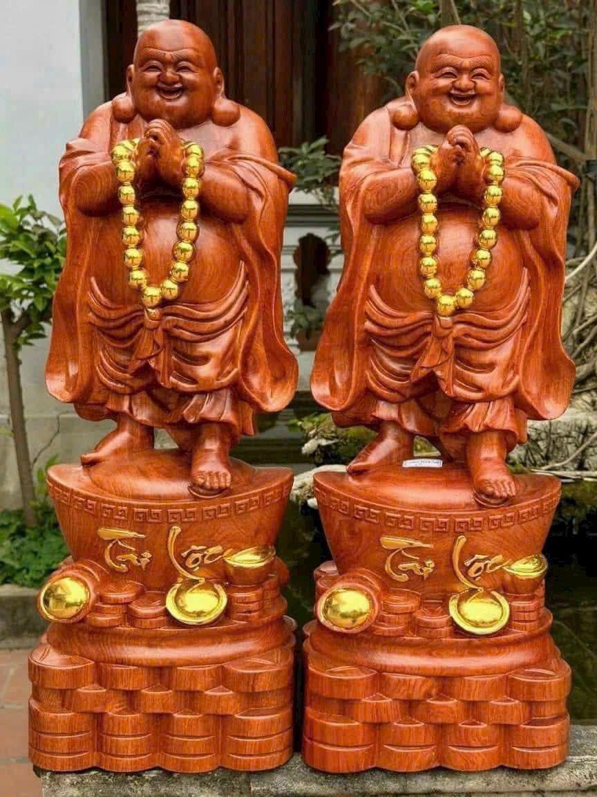 Tượng gỗ hương đá liền khối