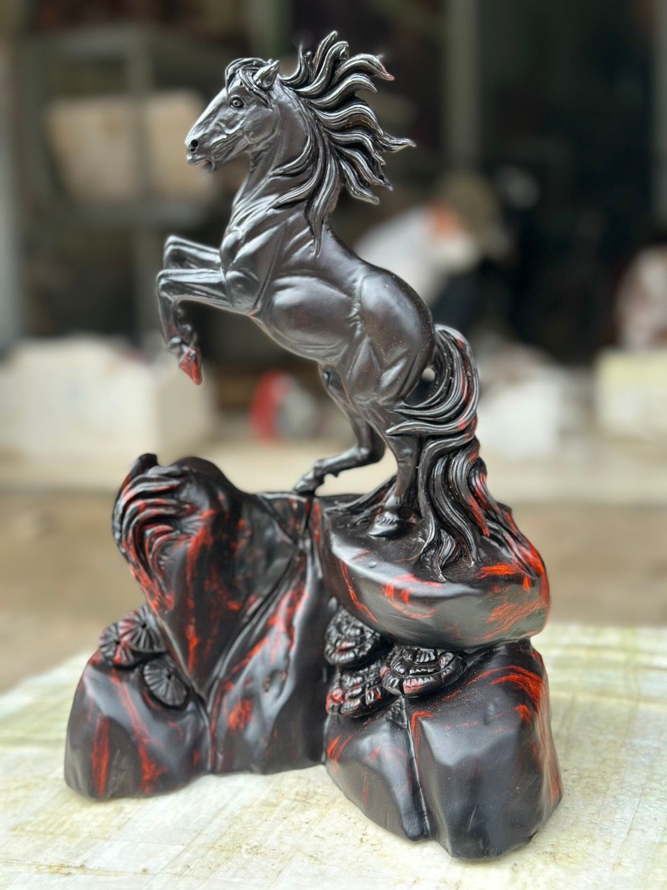 Tượng Nhất Mã gỗ Trắc đỏ đen