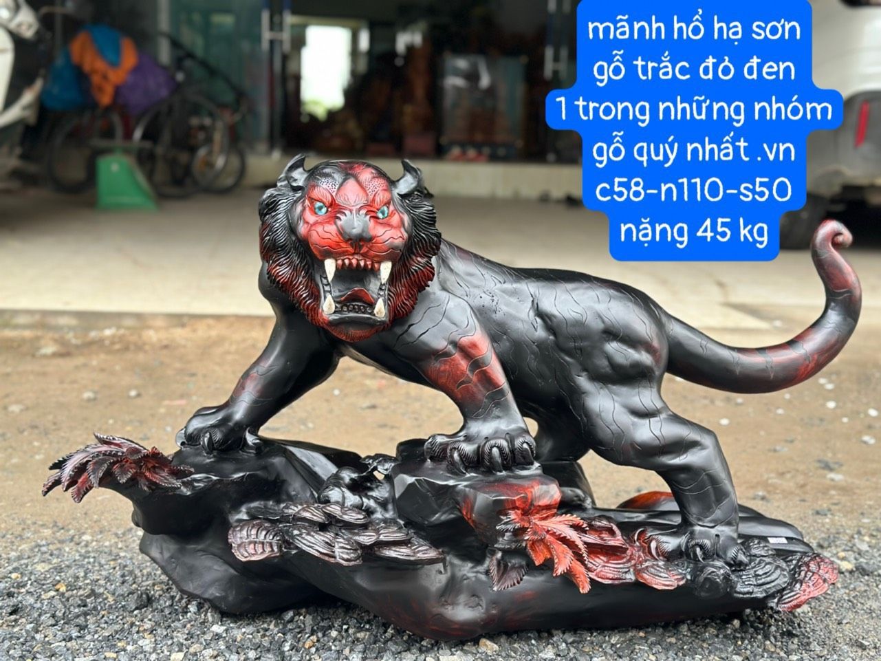 Tượng Mãnh Hổ gỗ Trắc đỏ đen VIP