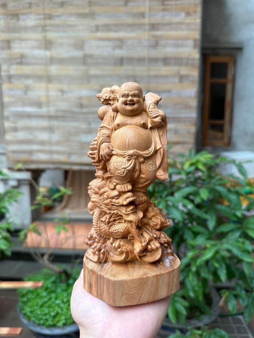 Tượng Di Lặc đứng rồng gỗ Ngọc Am