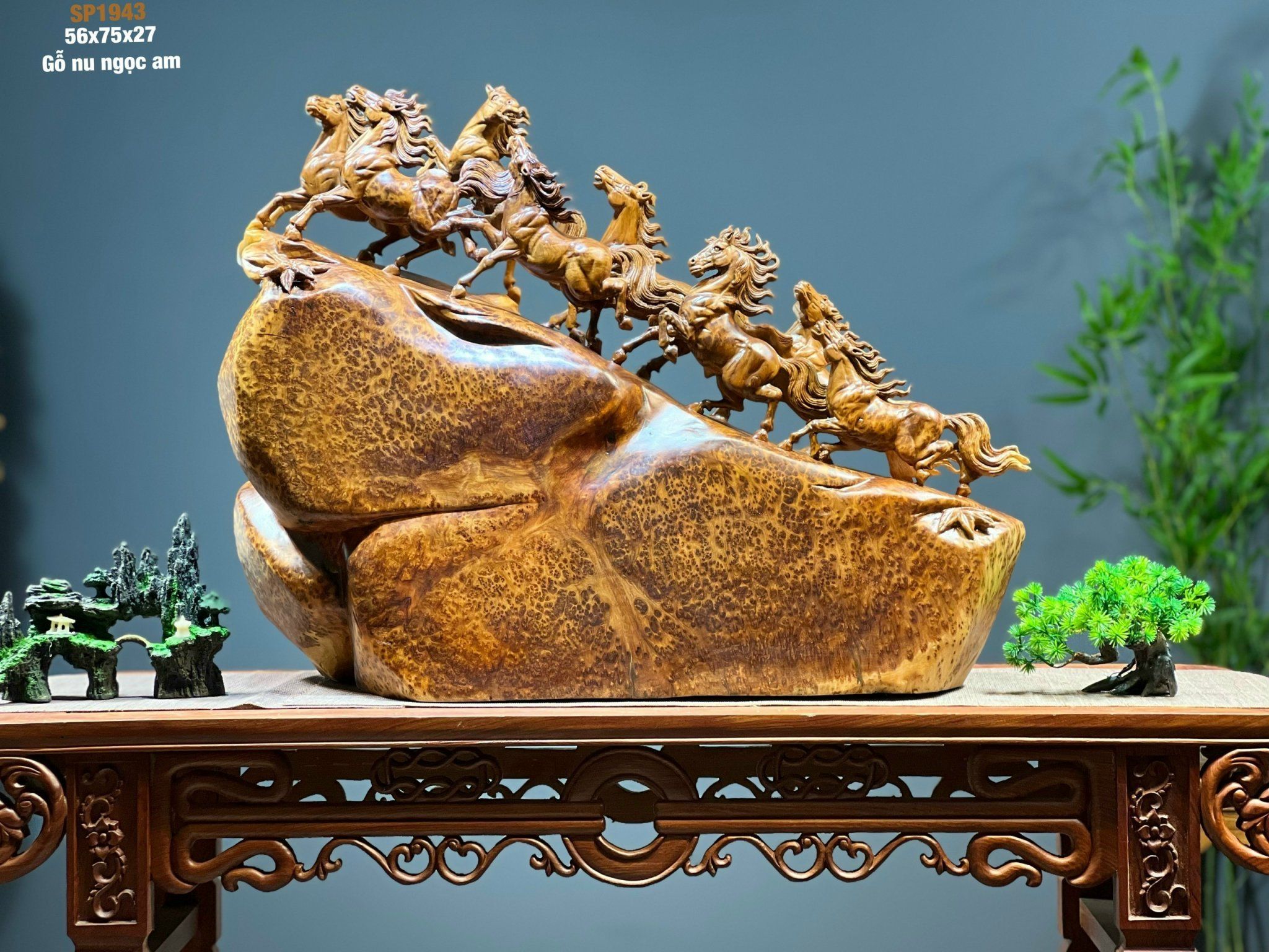 Tượng Bát Mã (Mã Đáo Thành Công) gỗ nu cám Ngọc Am