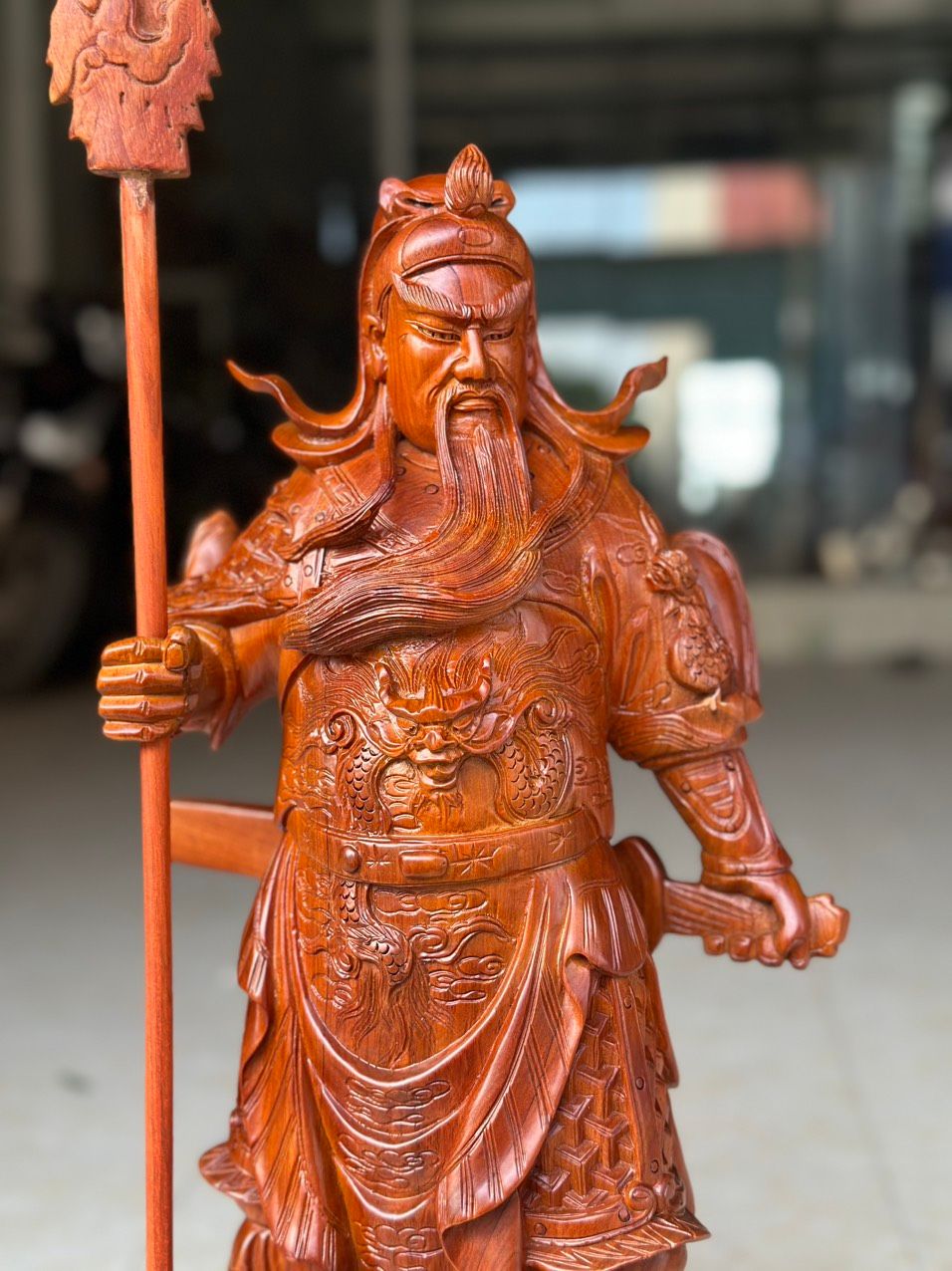 Tượng Quan Công Chống Đao