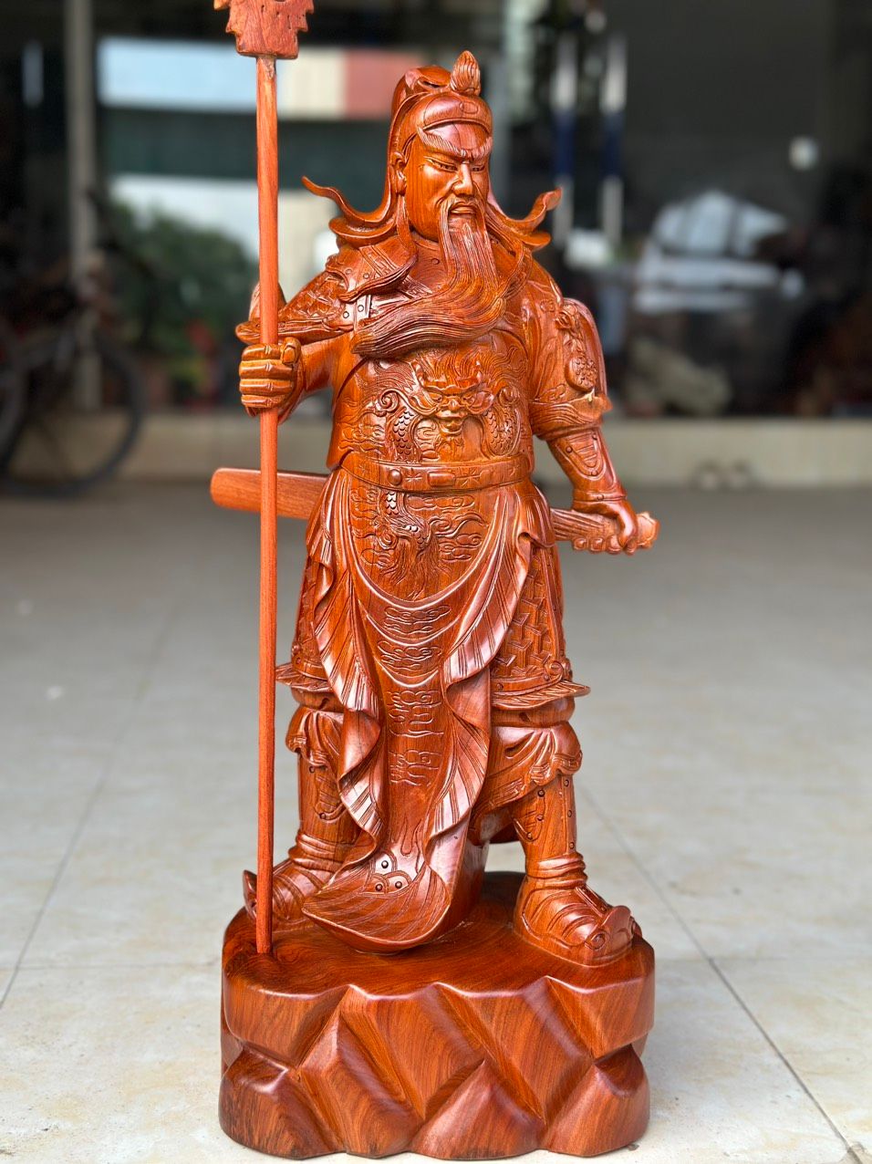 Tượng Quan Công Chống Đao