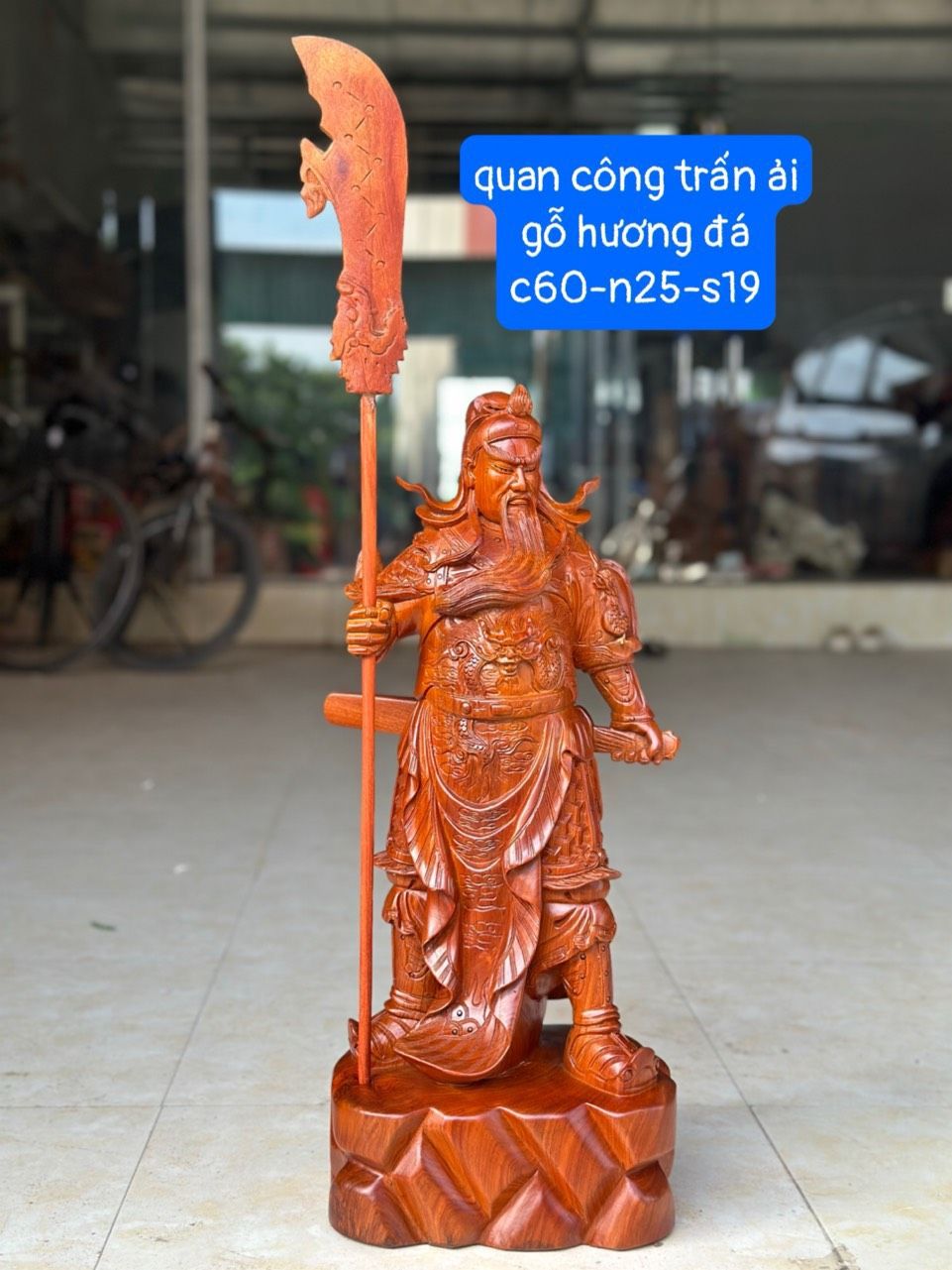 Tượng Quan Công Chống Đao