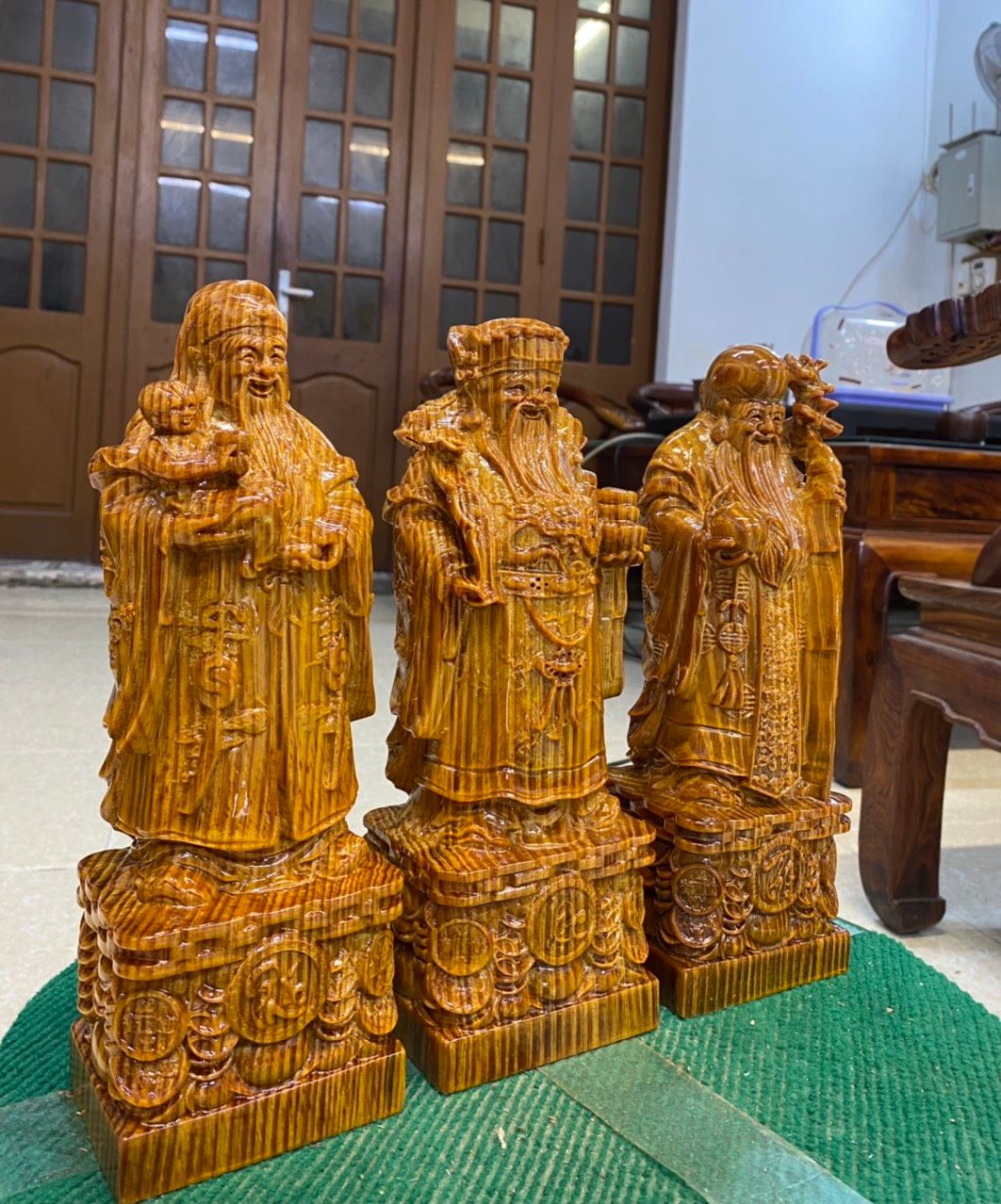 Tác Phẩm Cụ Tế Công Gỗ Bách Xanh