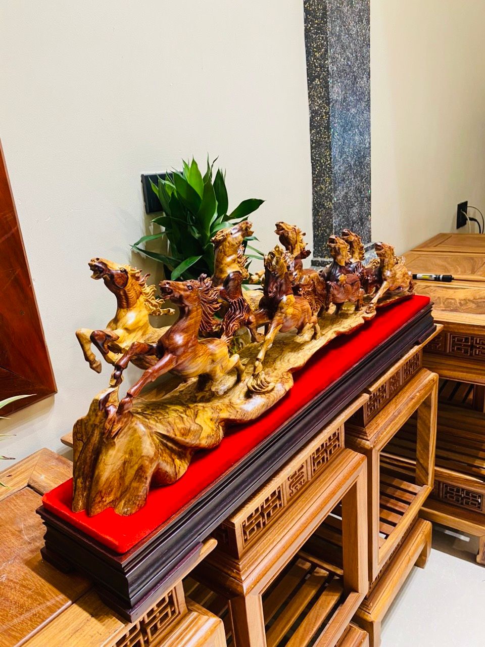 Bát mã - Gỗ cẩm